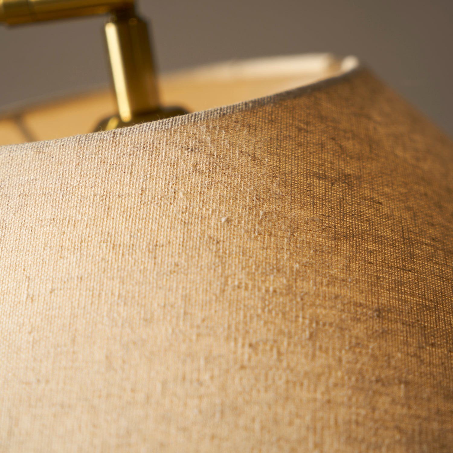 Luxuriöse Stehleuchte mit doppeltem Stoffschirm und Holzdetails – 155 cm hohes Design-Statement | Restfield
