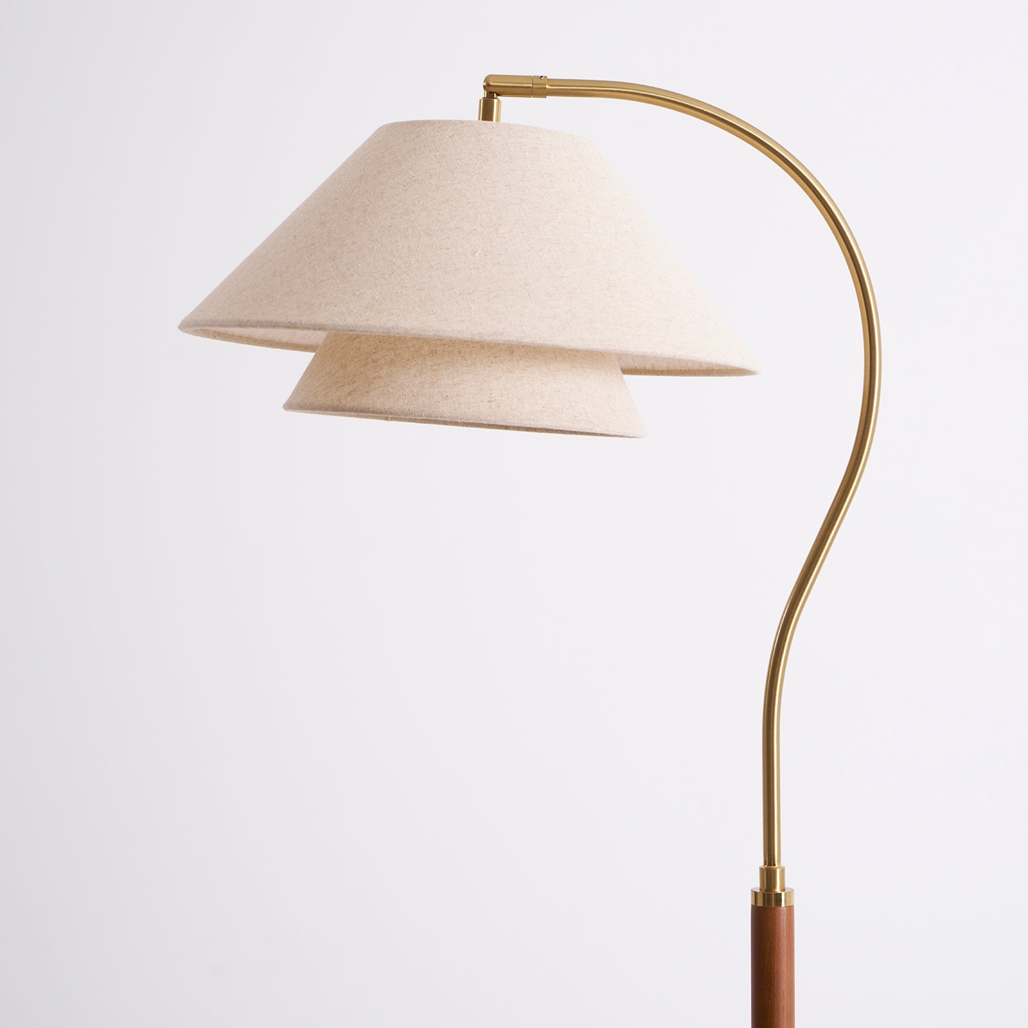 Luxuriöse Stehleuchte mit doppeltem Stoffschirm und Holzdetails – 155 cm hohes Design-Statement | Restfield