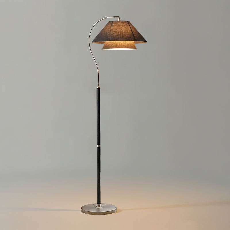 Luxuriöse Stehleuchte mit doppeltem Stoffschirm und Holzdetails – 155 cm hohes Design-Statement | Restfield
