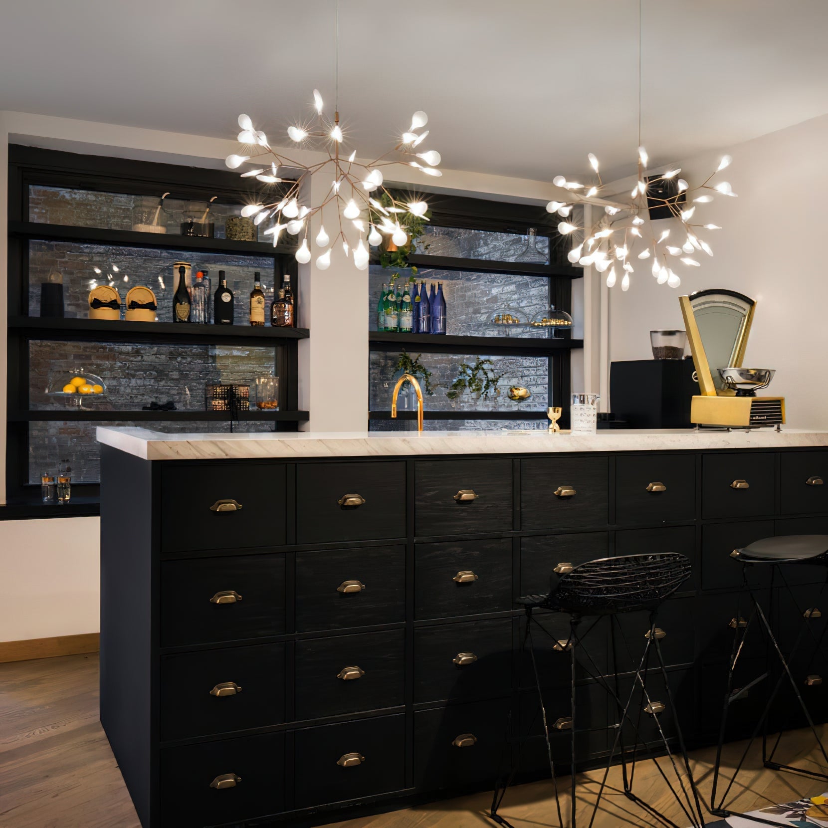 Lustre design Heracleum avec feuilles LED – suspension organique moderne avec 30 à 108 points lumineux en noir ou or rosé | Restfield