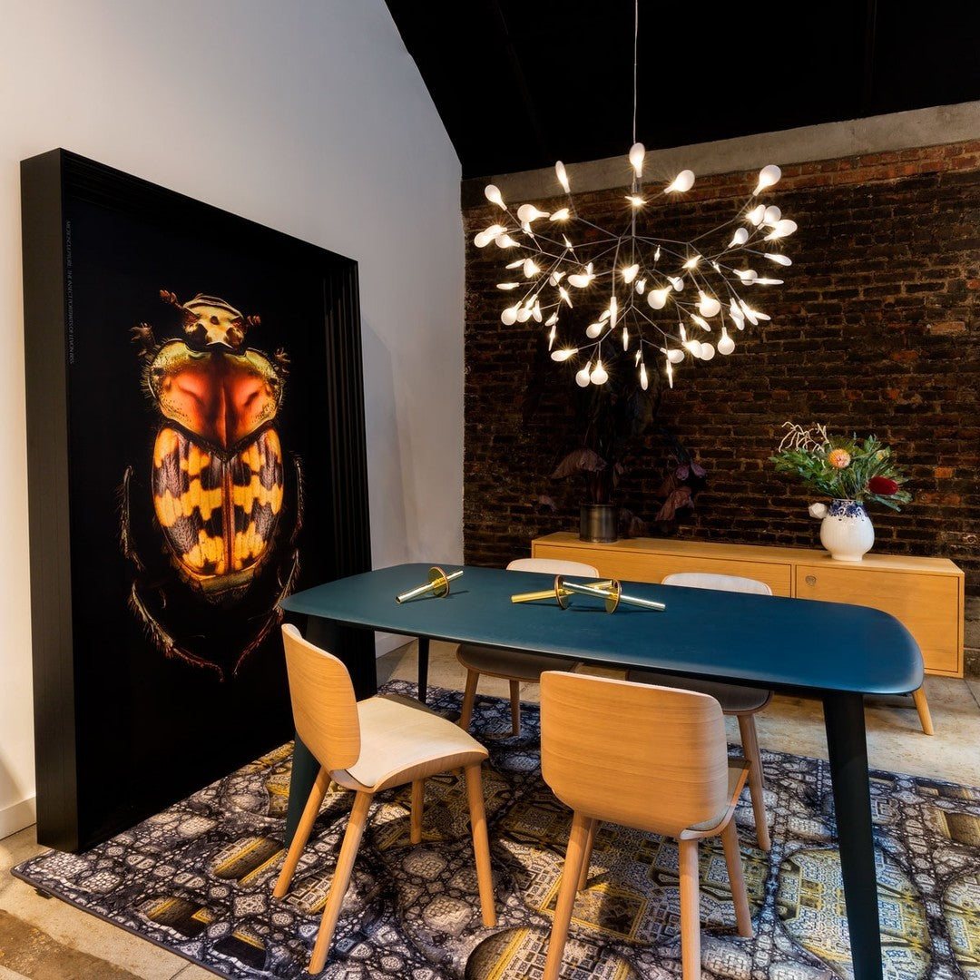 Lustre design Heracleum avec feuilles LED – suspension organique moderne avec 30 à 108 points lumineux en noir ou or rosé | Restfield