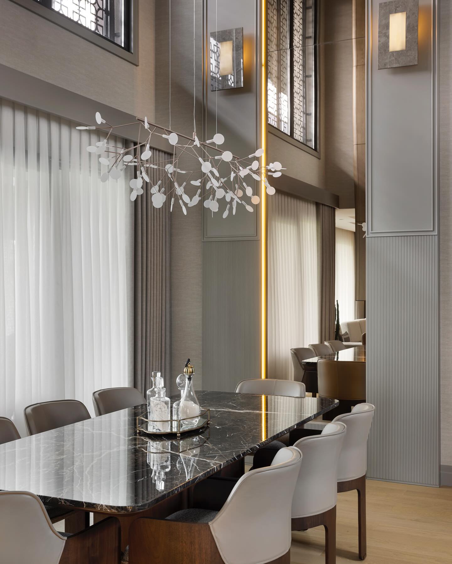 Lustre design Heracleum avec feuilles LED – suspension organique moderne avec 30 à 108 points lumineux en noir ou or rosé | Restfield