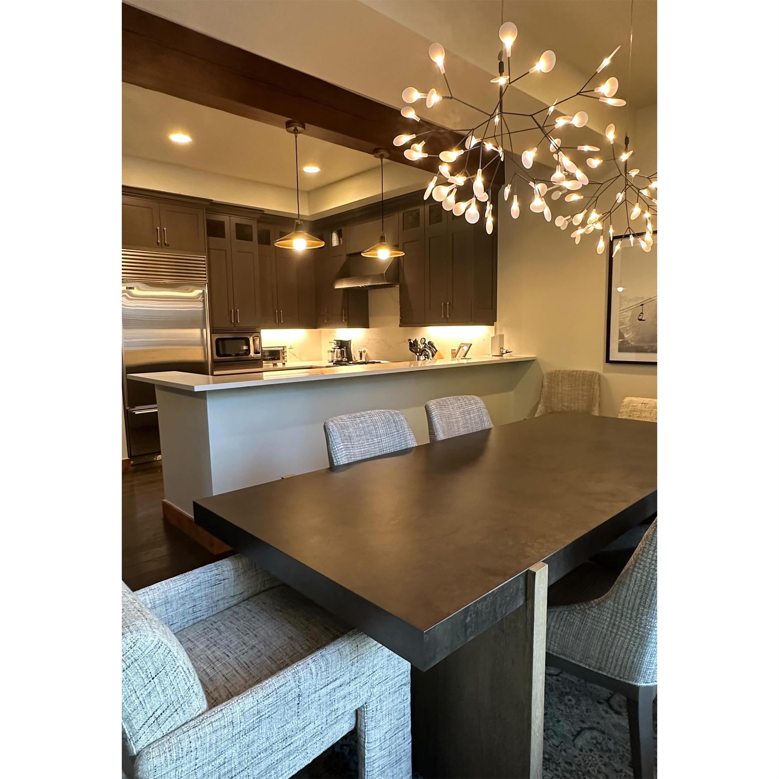 Lustre design Heracleum avec feuilles LED – suspension organique moderne avec 30 à 108 points lumineux en noir ou or rosé | Restfield
