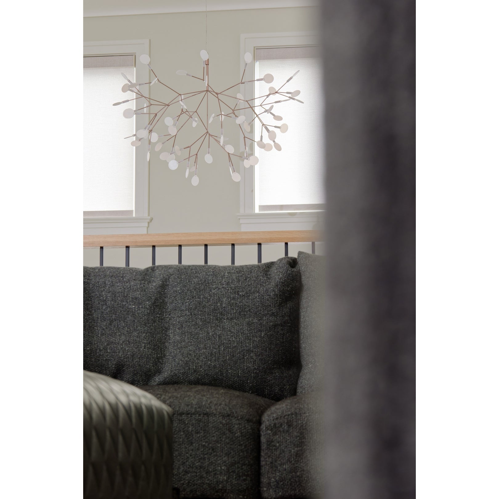 Lustre design Heracleum avec feuilles LED – suspension organique moderne avec 30 à 108 points lumineux en noir ou or rosé | Restfield