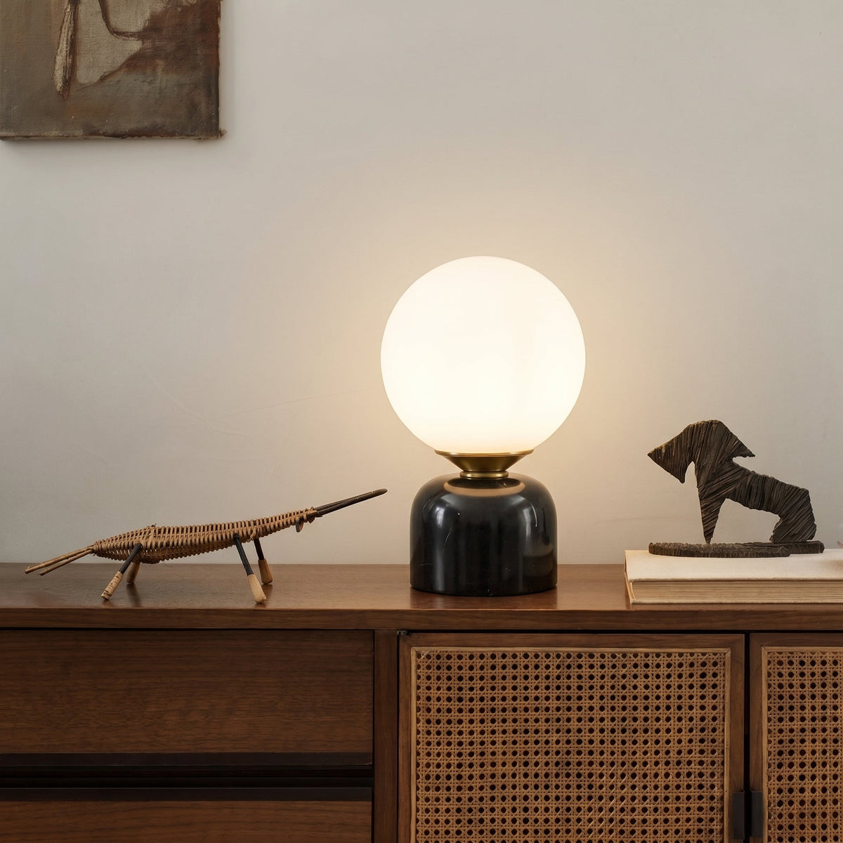 Tafellamp met Marmeren Voet en Matglazen Bol - Warm Wit LED 3000K - Scandinavisch Design voor Nachtkastje | Sansoti