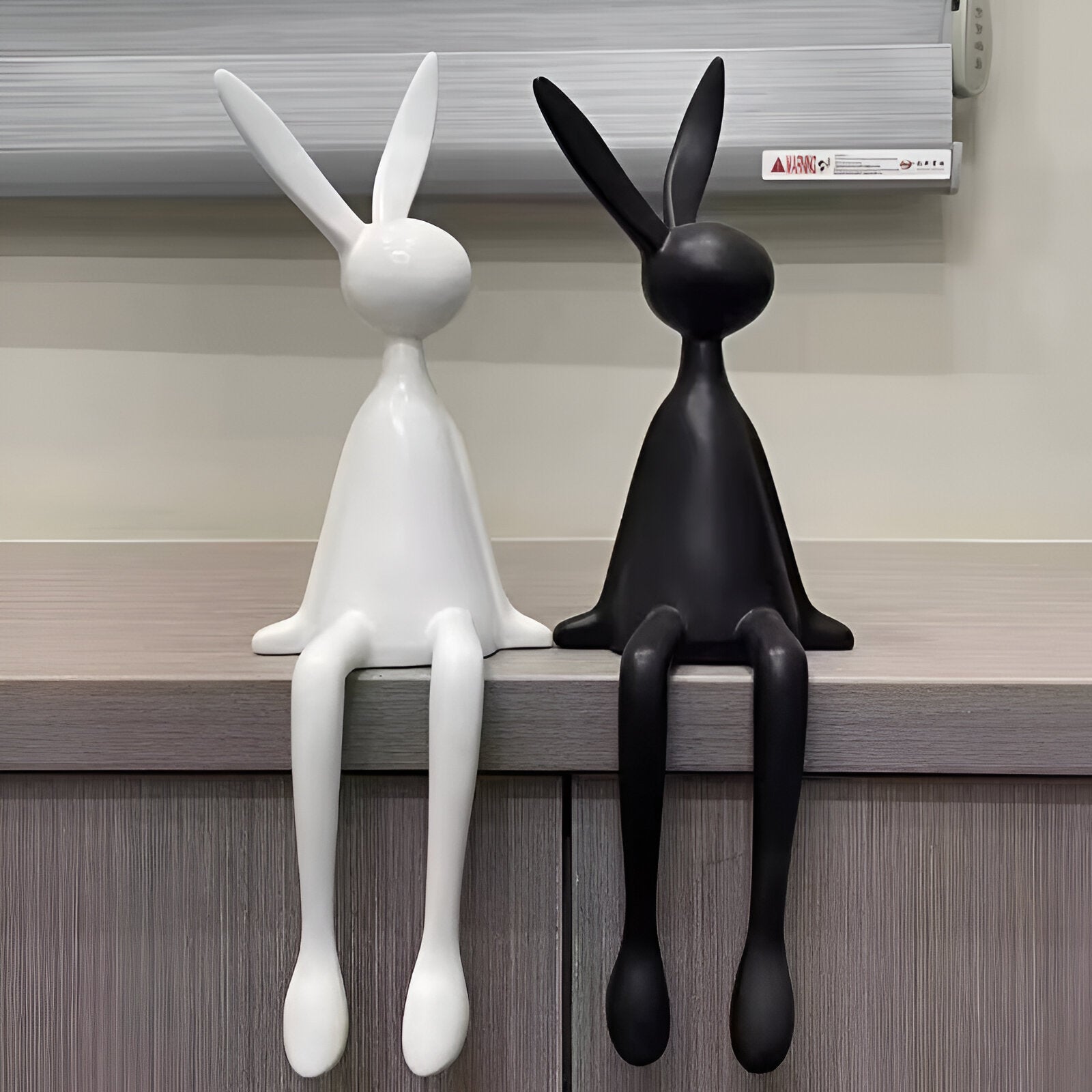 Statue décorative lapin assis en résine noir blanc bleu 18cm 50cm décoration salon | Restfield