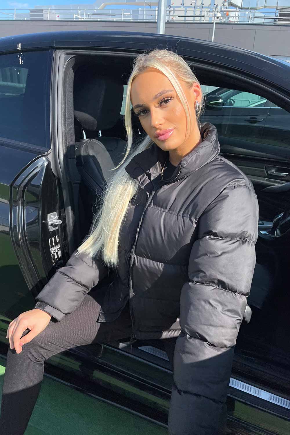 Quilted Women's Jacket with Hood and Zipper - Long Puffer Winter Jacket, Warm and Windproof for Women, Black | Sansoti