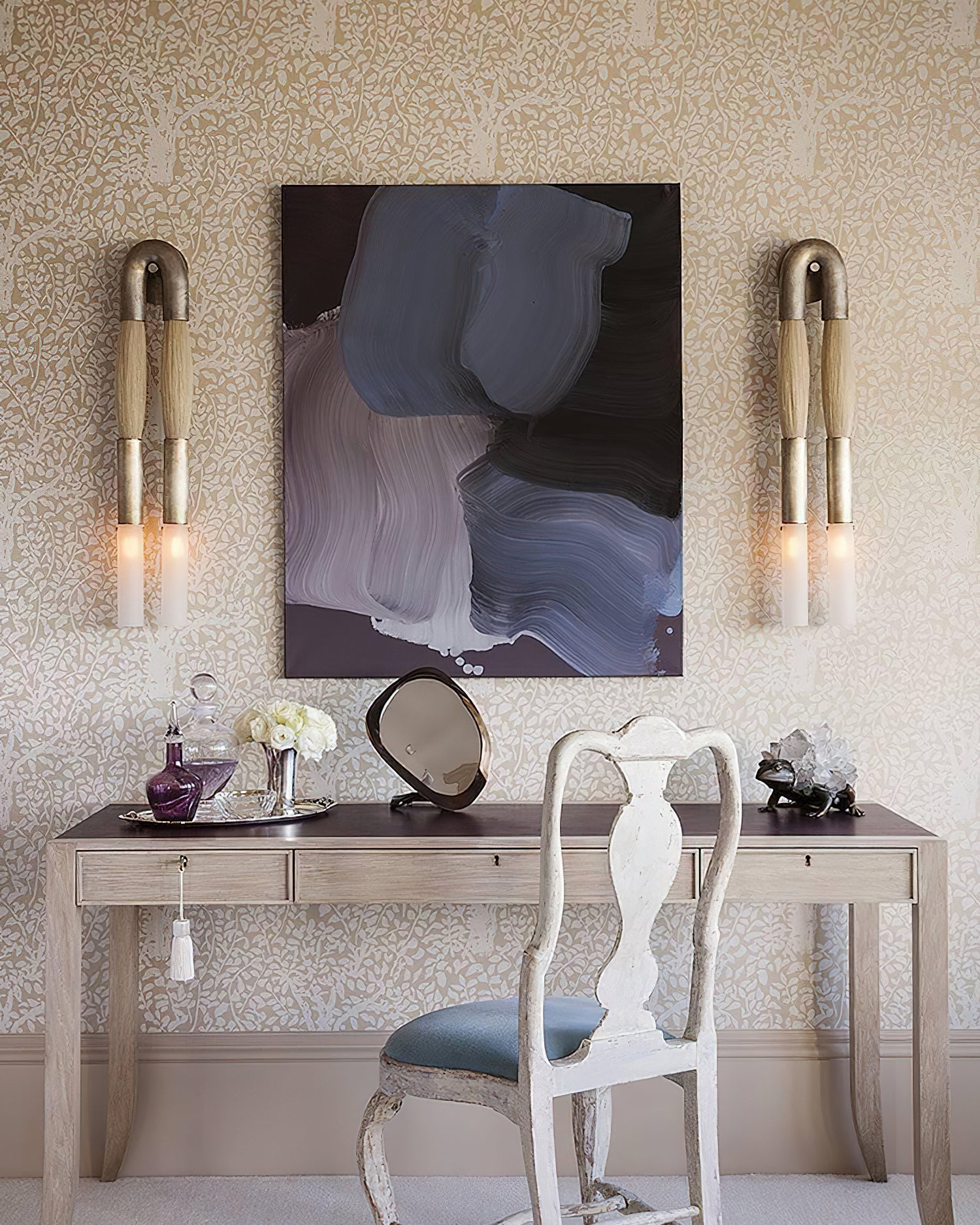 Decoratieve Wandlamp met Imitatie Paardenhaar – Sculptural Strijkijzeren Design met Witte Acryl Kap – ø18×H67cm | Sansoti