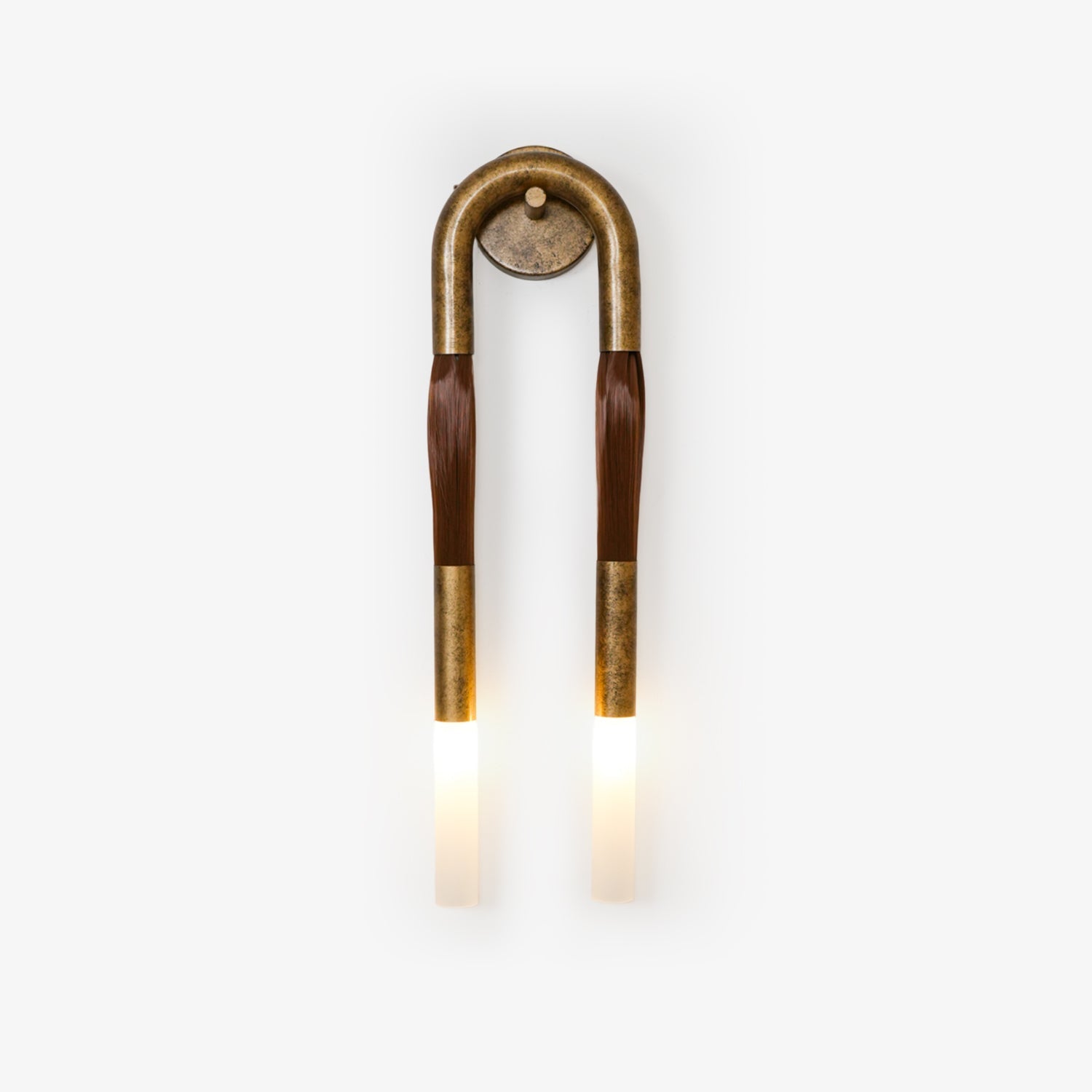 Decoratieve Wandlamp met Imitatie Paardenhaar – Sculptural Strijkijzeren Design met Witte Acryl Kap – ø18×H67cm | Sansoti