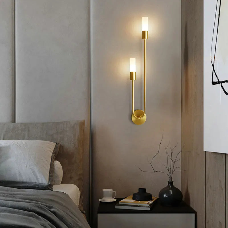Applique murale en métal à LED avec double diffusion de lumière noir et or, design moderne scandinave pour couloir et salon | Sansoti