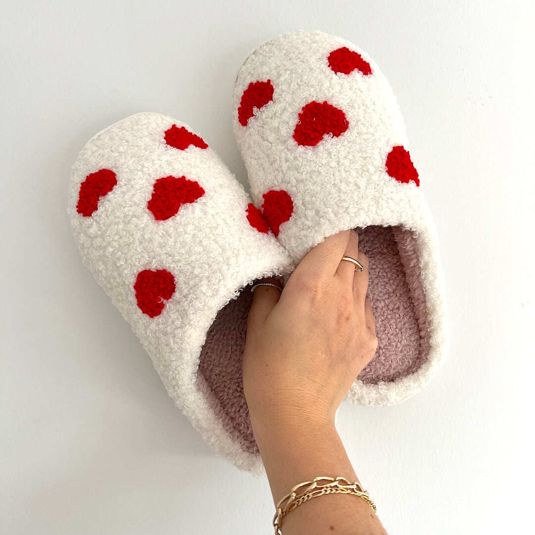 Huispantoffels met Hartjesmotief Wit Pluche Antislip Zolen Dames Heren Comfortabel Warm Winterpantoffels Indoor | Sansoti