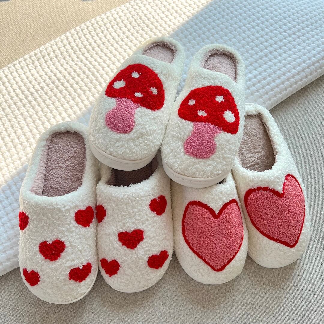 Huispantoffels met Hartjesmotief Wit Pluche Antislip Zolen Dames Heren Comfortabel Warm Winterpantoffels Indoor | Sansoti
