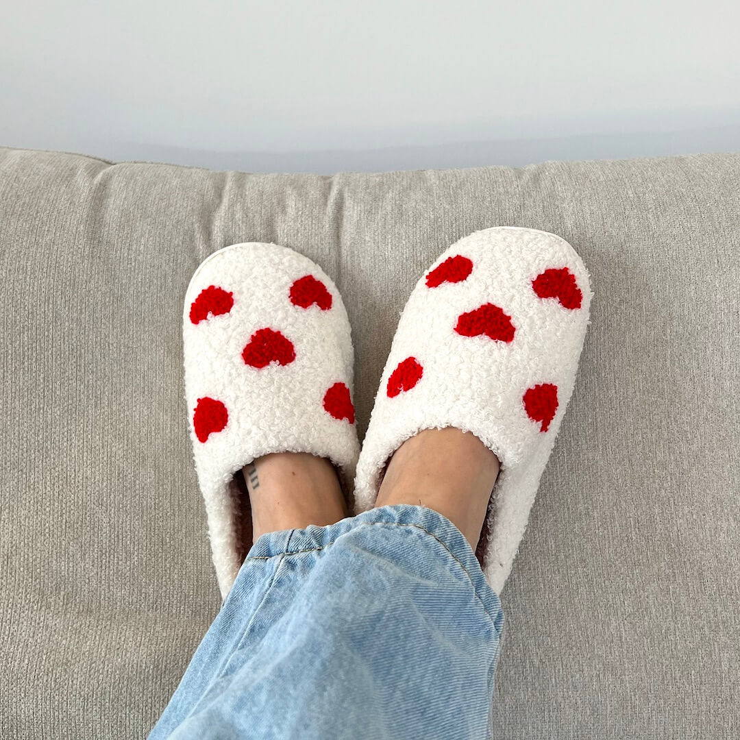 Huispantoffels met Hartjesmotief Wit Pluche Antislip Zolen Dames Heren Comfortabel Warm Winterpantoffels Indoor | Sansoti