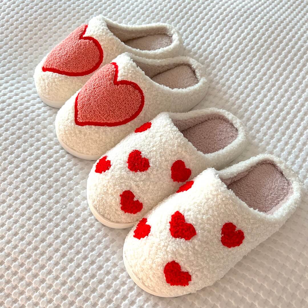 Huispantoffels met Hartjesmotief Wit Pluche Antislip Zolen Dames Heren Comfortabel Warm Winterpantoffels Indoor | Sansoti