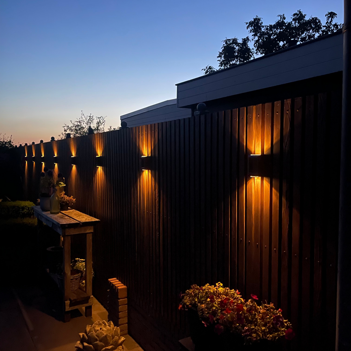 Solar-LED-Außenlampe zur Wandmontage warmweißes Licht wasserdicht IP65 Gartenbeleuchtung Solarenergie Bewegungssensor | Sansoti