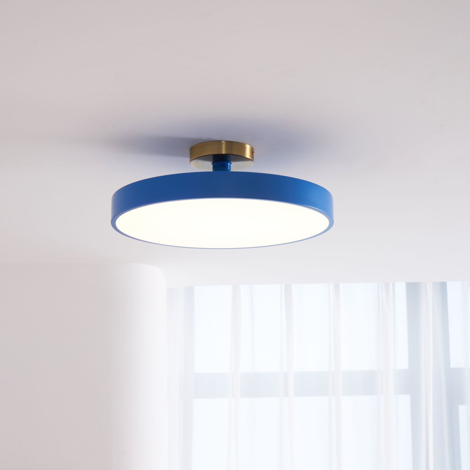 Isla Plafondlamp — Ronde Flush-Mount LED Plafonnière met Zwart Metalen Armatuur en Witte Diffuser | Ideaal voor Eetkamers, Kantoren en Moderne Interieurs | Verkrijgbaar in Zes Kleuren | Sansoti