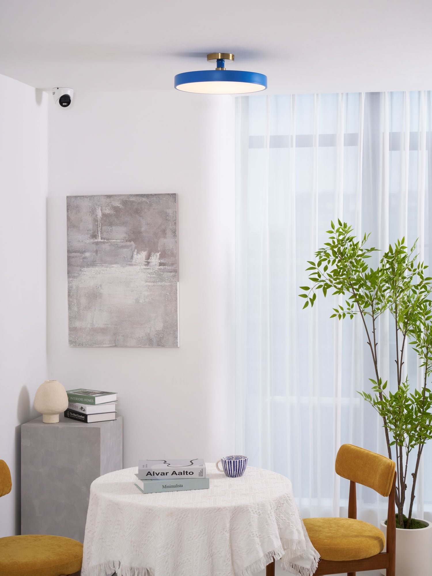 Isla Plafondlamp — Ronde Flush-Mount LED Plafonnière met Zwart Metalen Armatuur en Witte Diffuser | Ideaal voor Eetkamers, Kantoren en Moderne Interieurs | Verkrijgbaar in Zes Kleuren | Sansoti