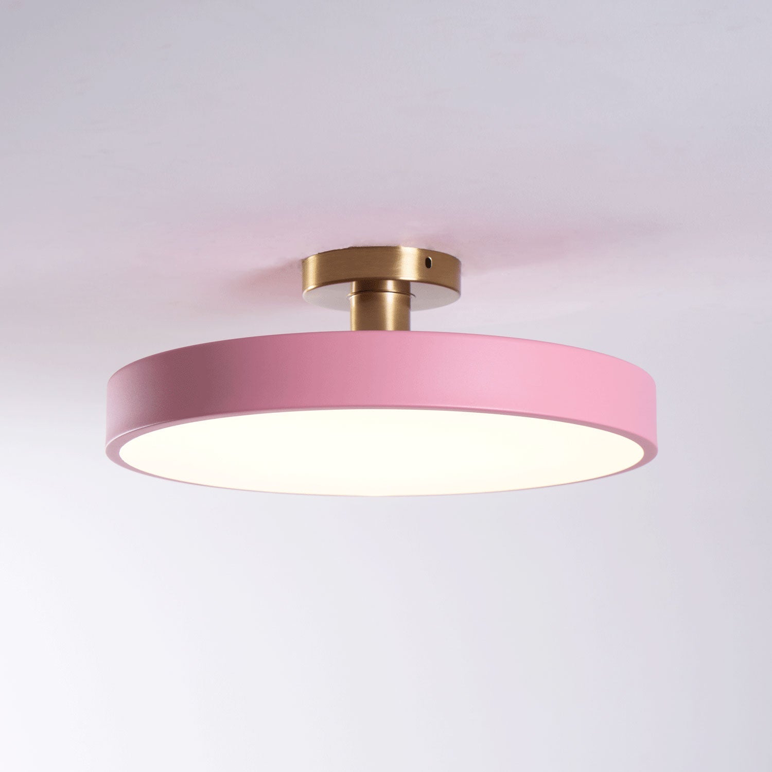 Isla Plafondlamp — Ronde Flush-Mount LED Plafonnière met Zwart Metalen Armatuur en Witte Diffuser | Ideaal voor Eetkamers, Kantoren en Moderne Interieurs | Verkrijgbaar in Zes Kleuren | Sansoti