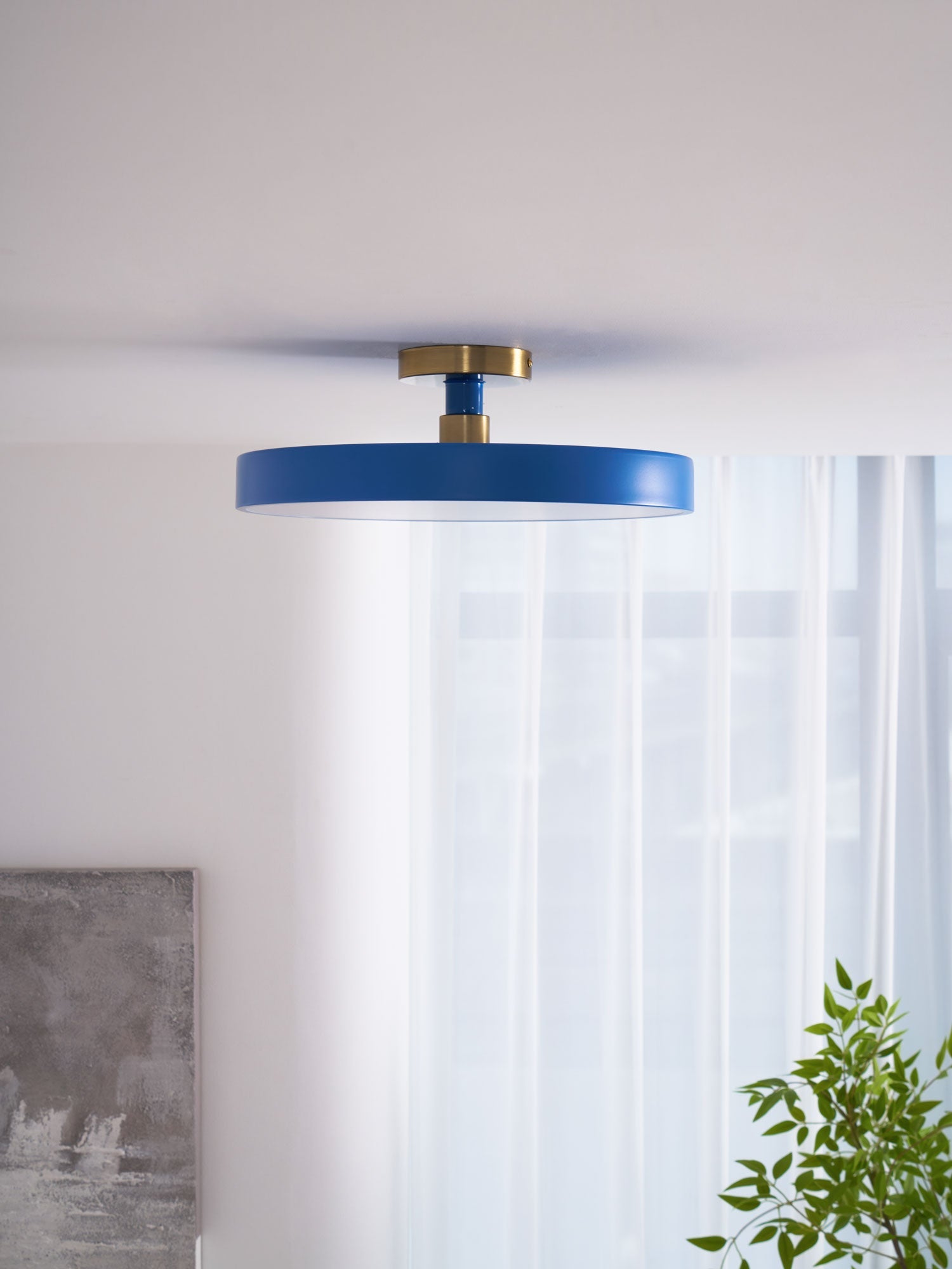 Isla Plafondlamp — Ronde Flush-Mount LED Plafonnière met Zwart Metalen Armatuur en Witte Diffuser | Ideaal voor Eetkamers, Kantoren en Moderne Interieurs | Verkrijgbaar in Zes Kleuren | Sansoti