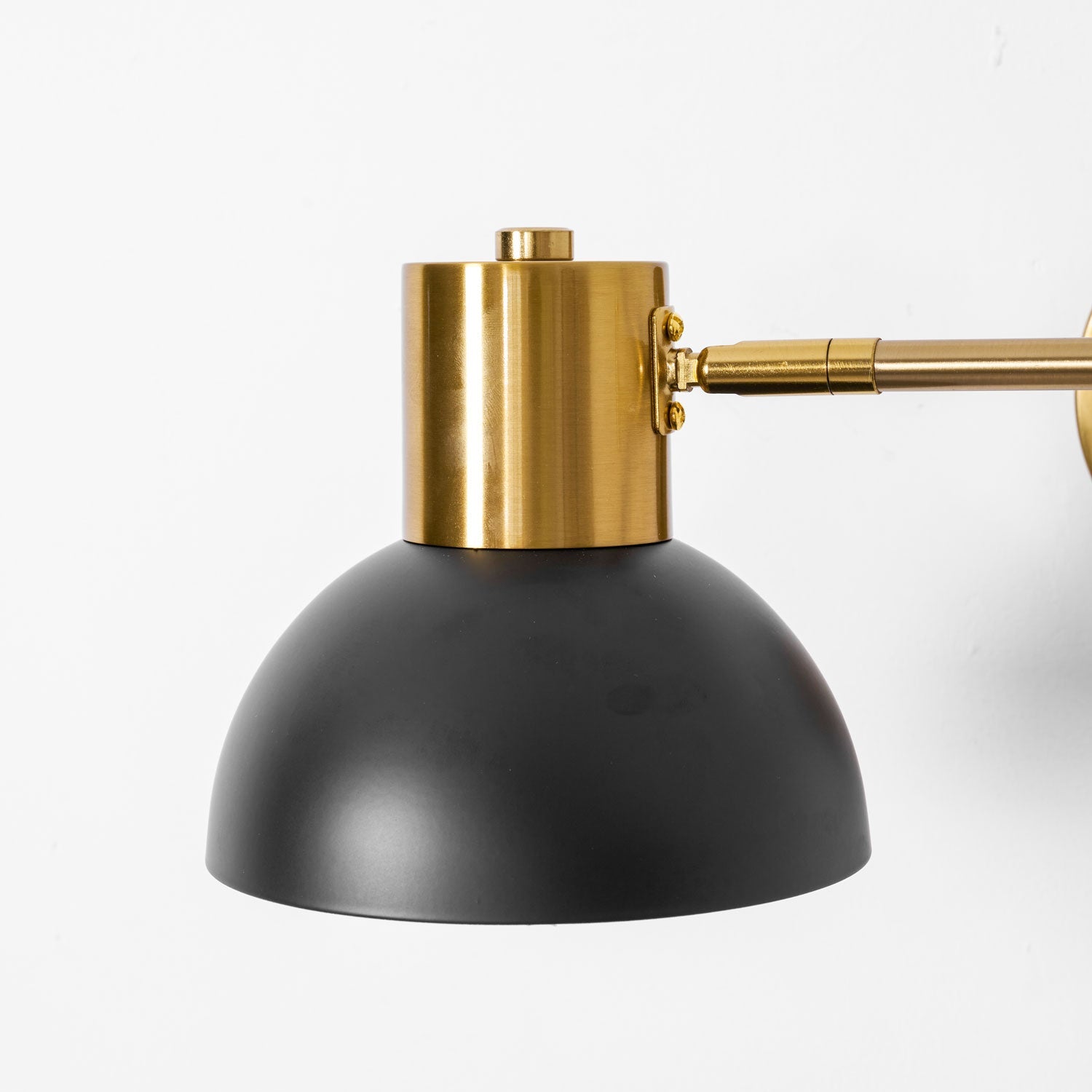 Verstelbare Wandlamp met Plug | Draaibare Arm en Zwenkkap | Perfect voor Slaapkamer en Leeshoek | Sansoti