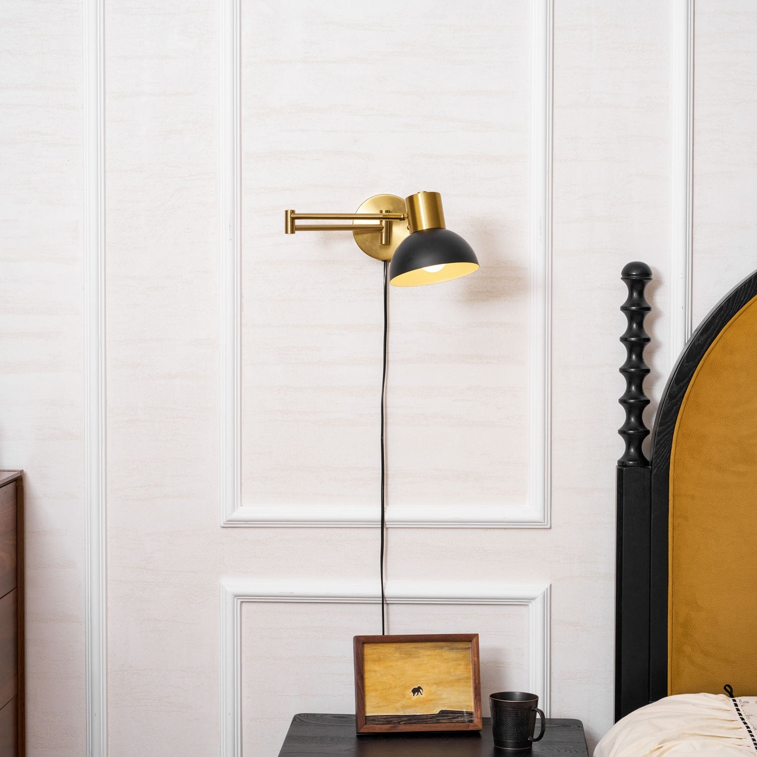 Verstelbare Wandlamp met Plug | Draaibare Arm en Zwenkkap | Perfect voor Slaapkamer en Leeshoek | Sansoti