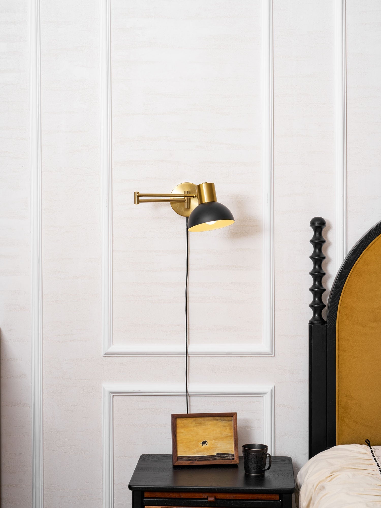 Verstelbare Wandlamp met Plug | Draaibare Arm en Zwenkkap | Perfect voor Slaapkamer en Leeshoek | Sansoti