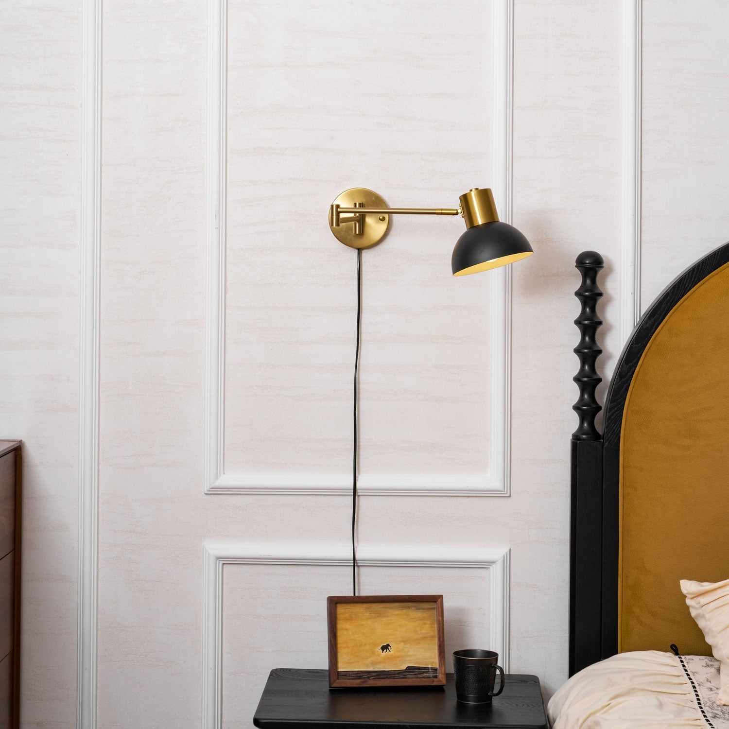 Verstelbare Wandlamp met Plug | Draaibare Arm en Zwenkkap | Perfect voor Slaapkamer en Leeshoek | Sansoti