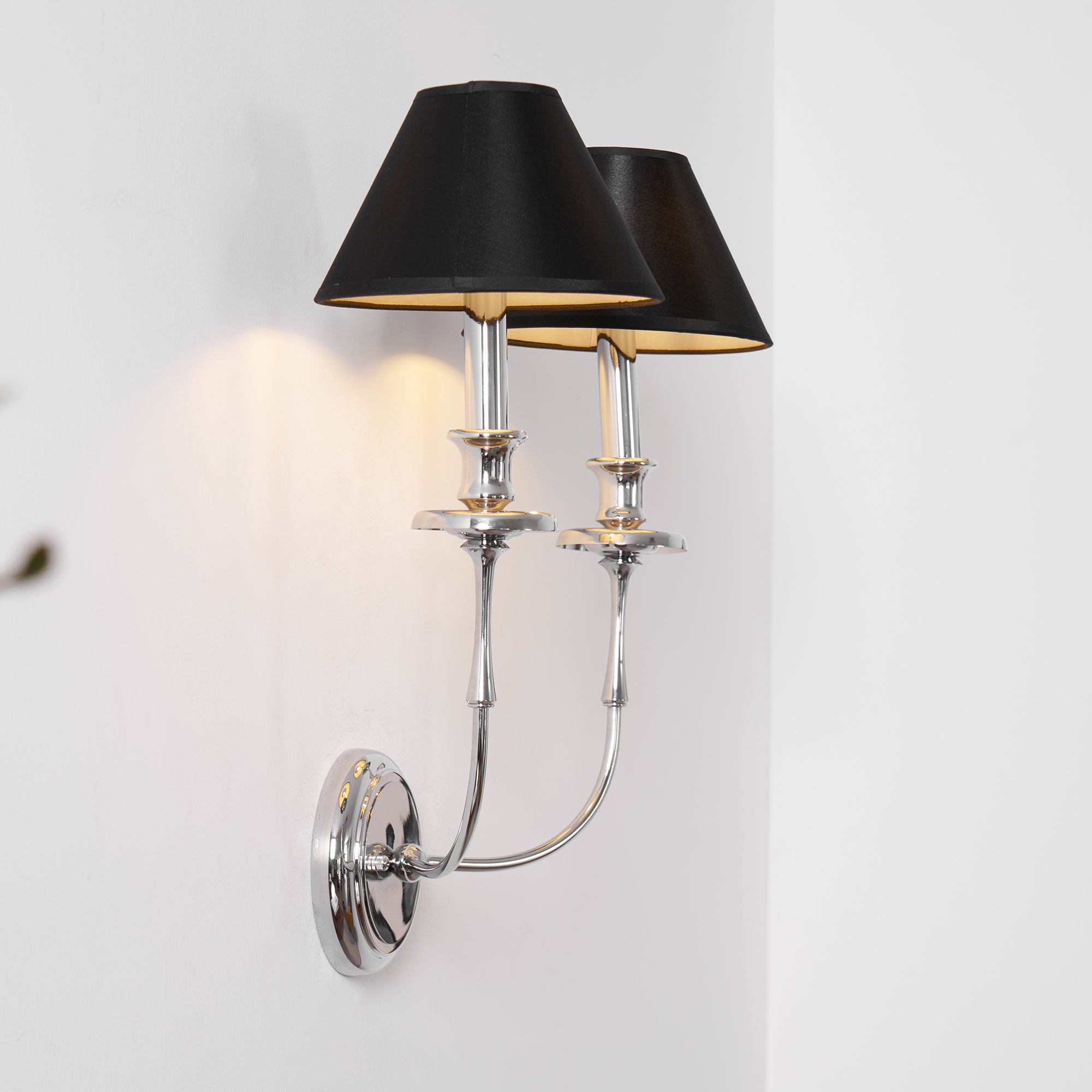 Applique Murale Moderne avec Abat-jour en Tissu Noir en Laiton, Nickel ou Noir – 1 ou 2 Points Lumineux Design | Restfield