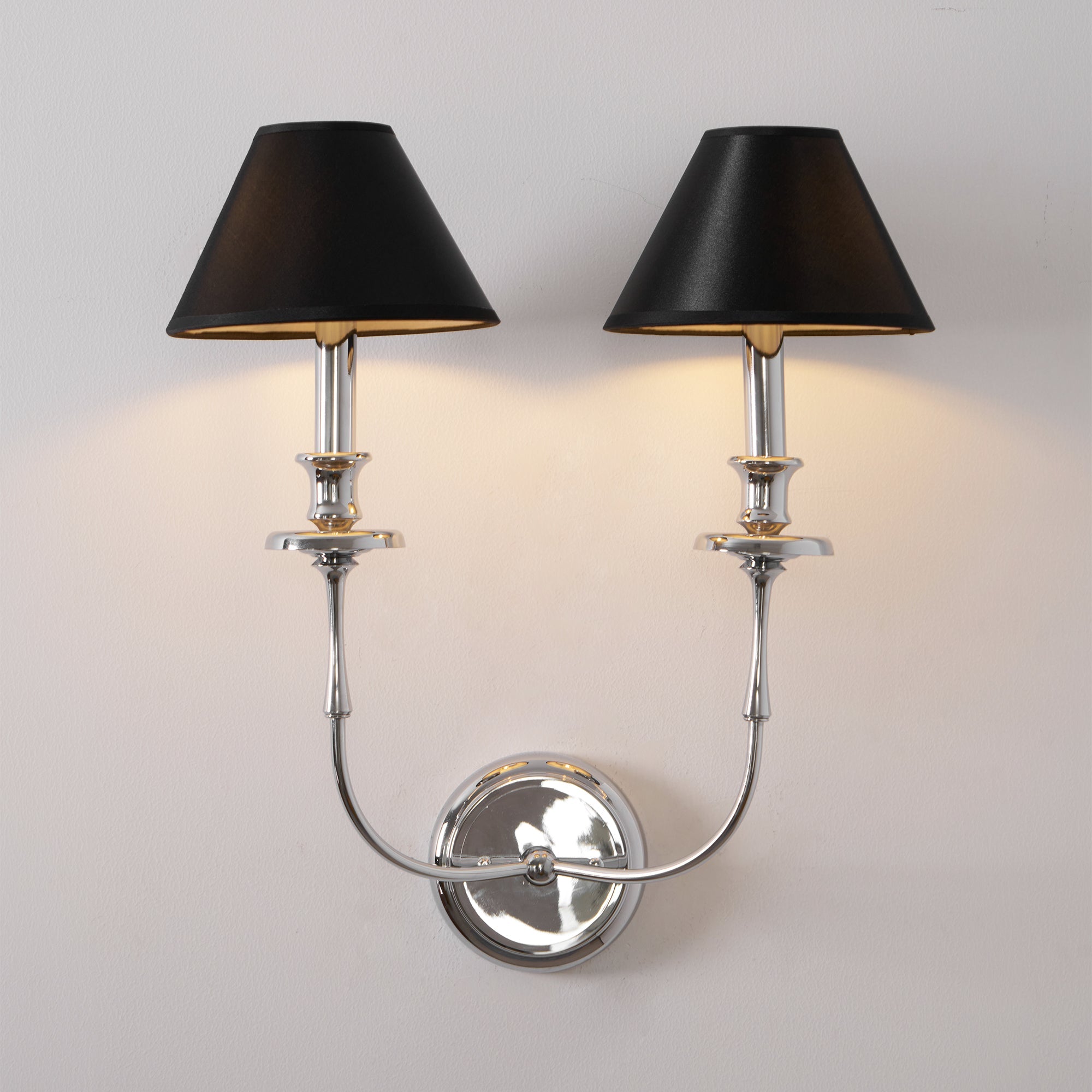 Applique Murale Moderne avec Abat-jour en Tissu Noir en Laiton, Nickel ou Noir – 1 ou 2 Points Lumineux Design | Restfield