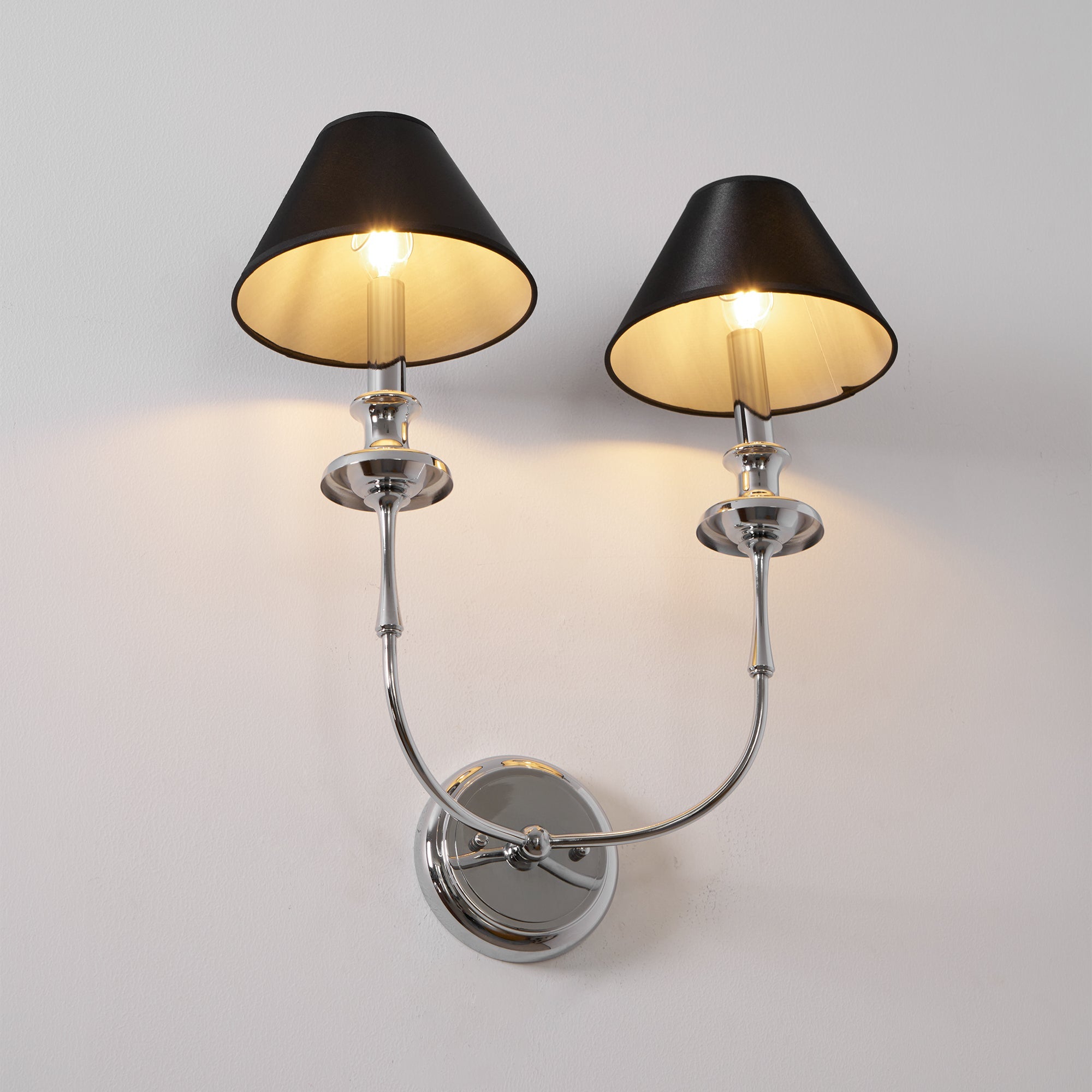 Applique Murale Moderne avec Abat-jour en Tissu Noir en Laiton, Nickel ou Noir – 1 ou 2 Points Lumineux Design | Restfield