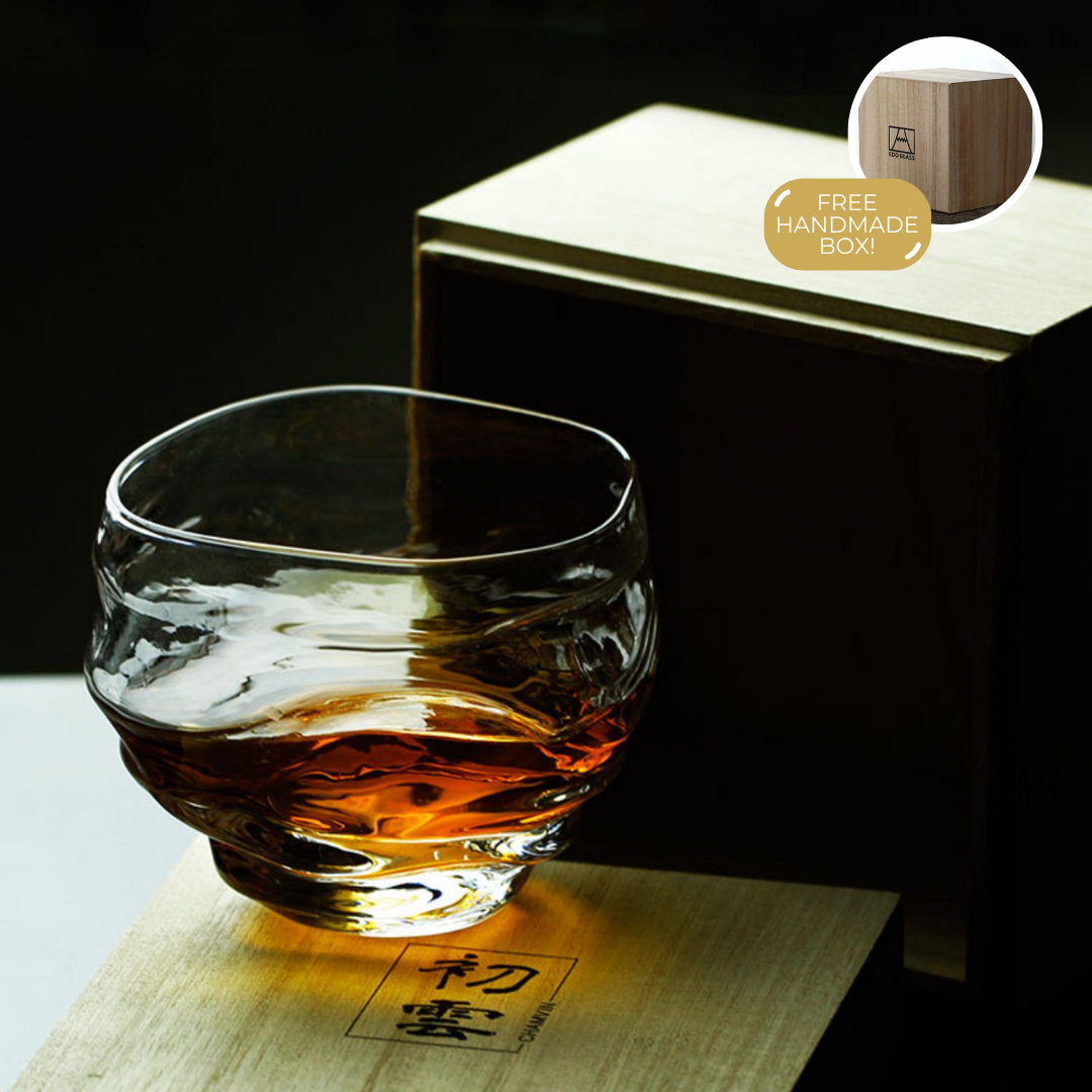 Japans Whiskyglas met Golvende Kristal Textuur 255ml Handgemaakt Premium Barware voor Spiritusproevers en Whiskyliefhebbers Luxe Drinkglas met Houten Kist Oceaanontwerp Kristalglas | Sansoti