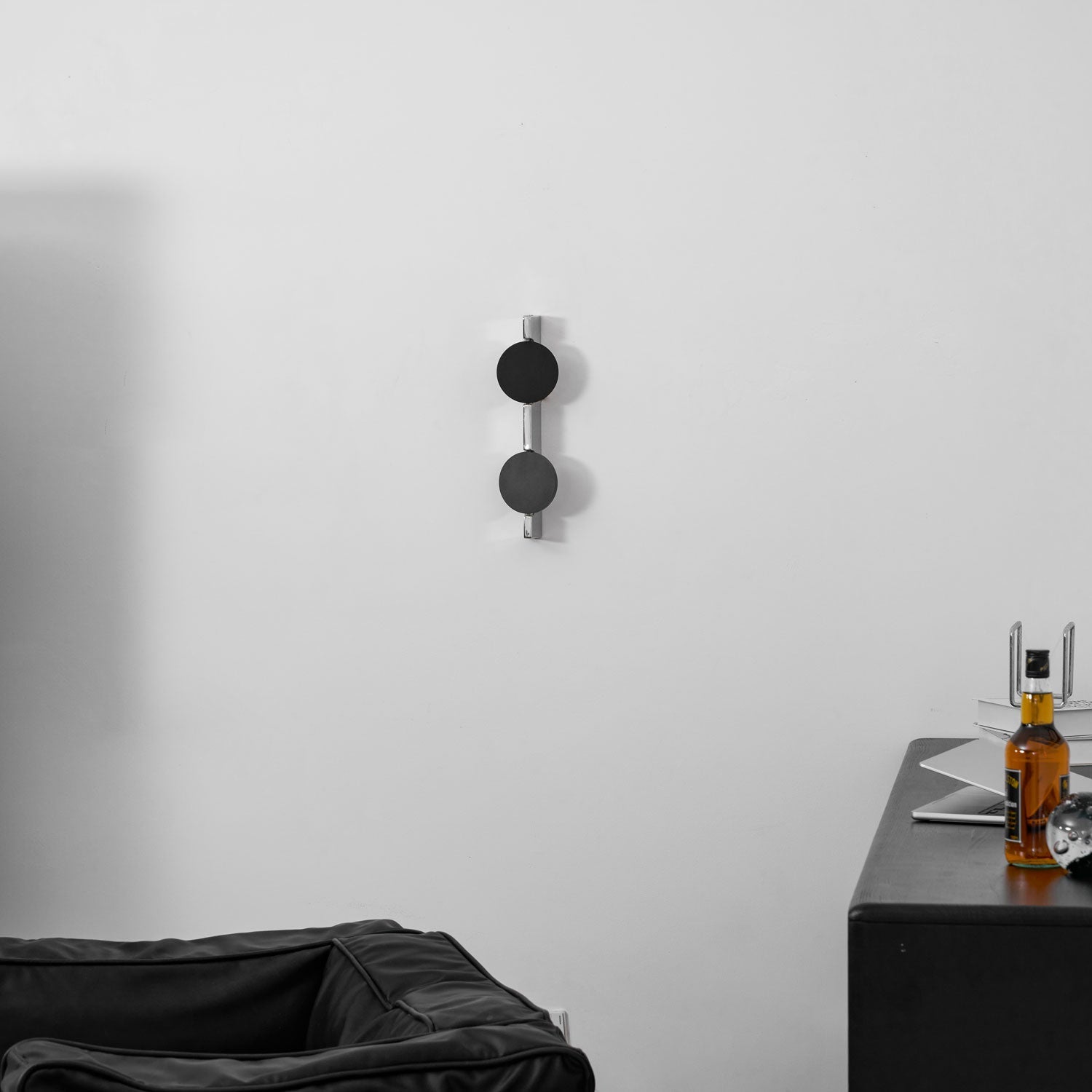 Kinetic Shadow Wandlamp Sculptuur met Verchroomde Schaduwprojectie | Sansoti