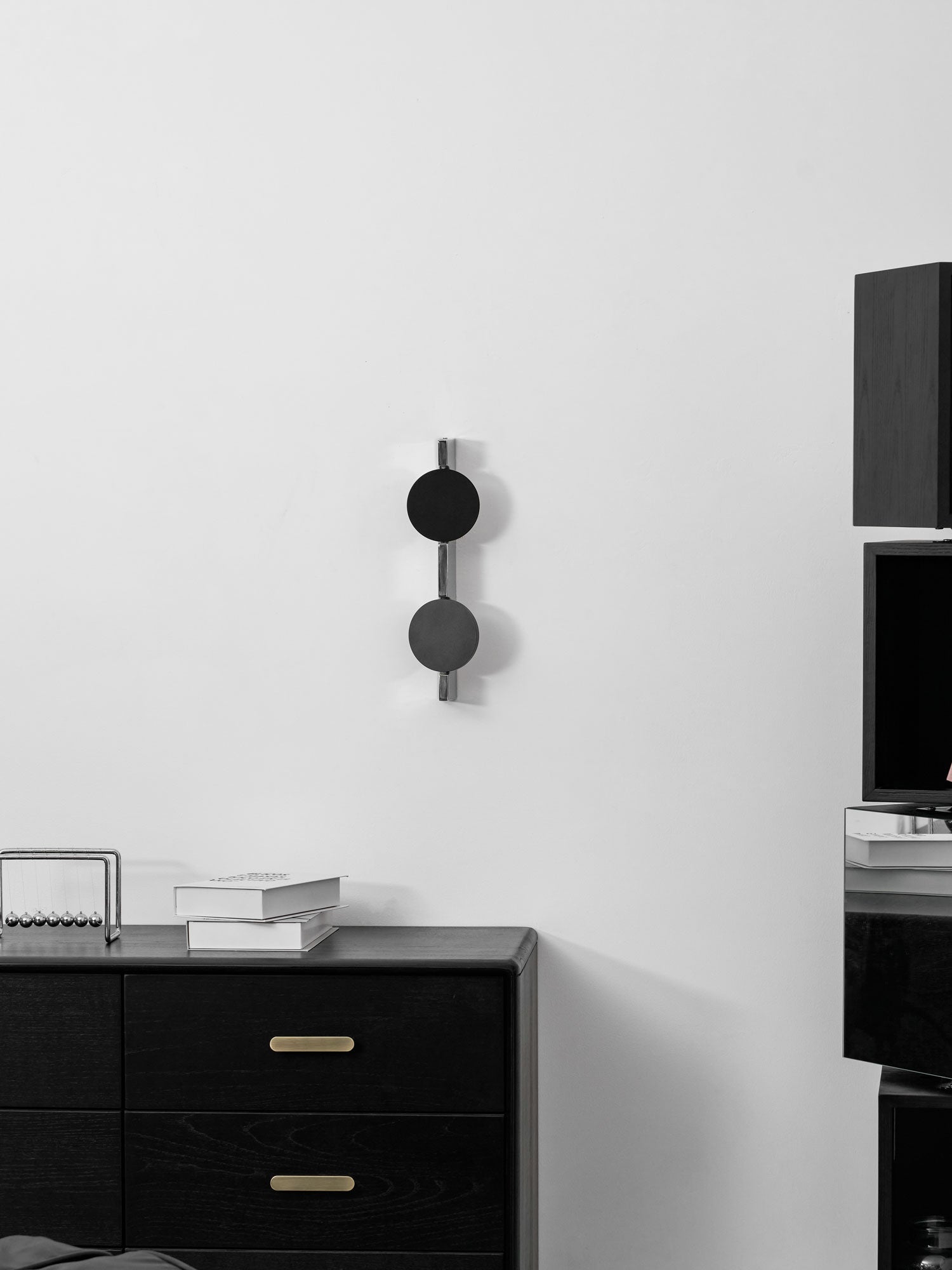 Kinetic Shadow Wandlamp Sculptuur met Verchroomde Schaduwprojectie | Sansoti