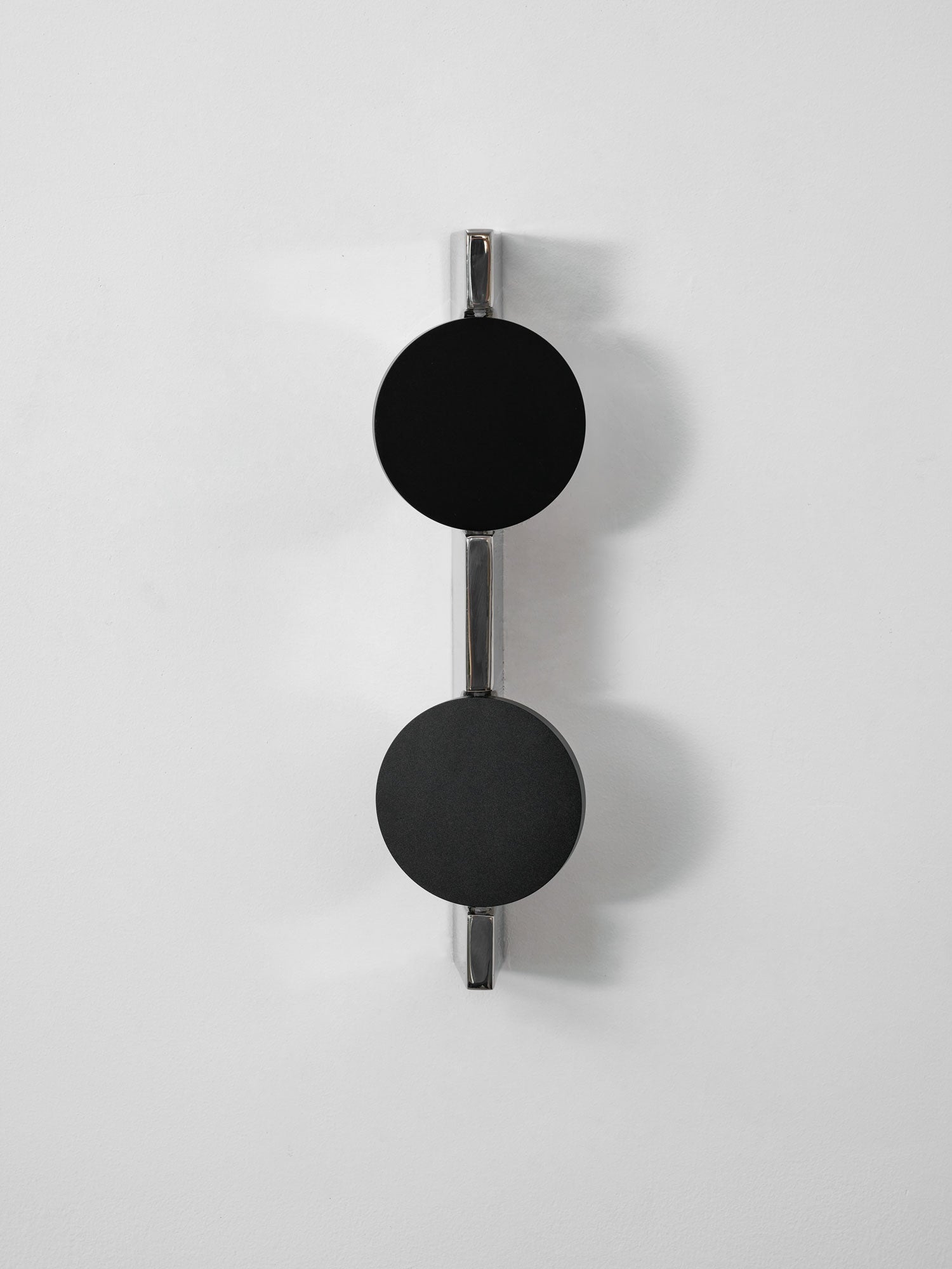 Kinetic Shadow Wandlamp Sculptuur met Verchroomde Schaduwprojectie | Sansoti