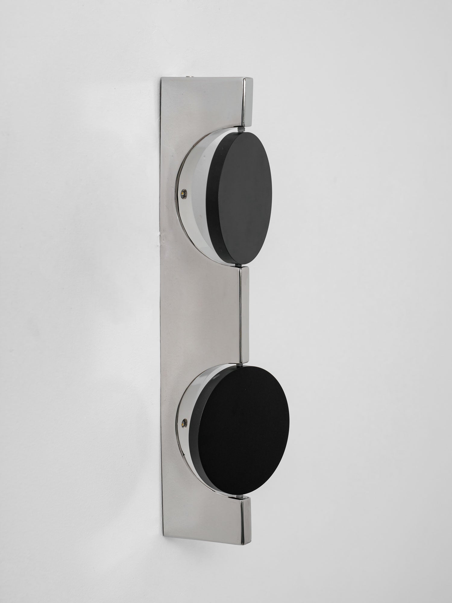 Kinetic Shadow Wandlamp Sculptuur met Verchroomde Schaduwprojectie | Sansoti