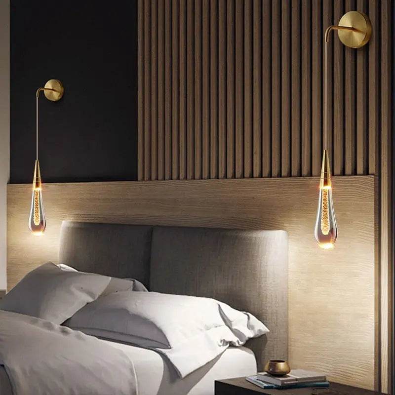 Glazen Druppelvormige Wandlamp LED met Metalen Montuur – Moderne Glas-Metaal Wandverlichting voor Slaapkamer, Woonkamer en Gang – Verstelbare Lichtkleur Warm Wit Neutraal Koel Wit | Sansoti