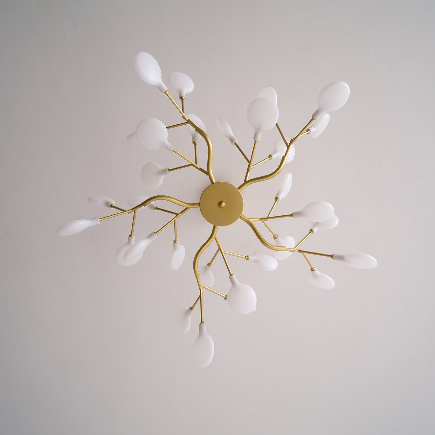Hängelampe LED Metall Gold Acryl Weiß Wohnzimmer Esszimmer Modernes Design Deckenleuchte Organische Leuchte | Restfield