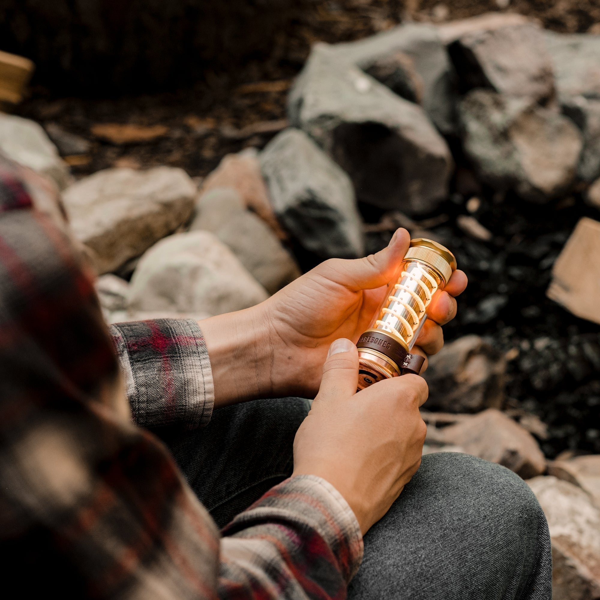 Multifunctionele LED-Lantaarn met USB-C-Oplading en 7 Lichtmodi – Compacte Campinglamp en Zaklamp in Één – Oplaadbaar – Met Draagkoord – Ideaal voor Outdoor, Kamperen en Noodgevallen | Sansoti