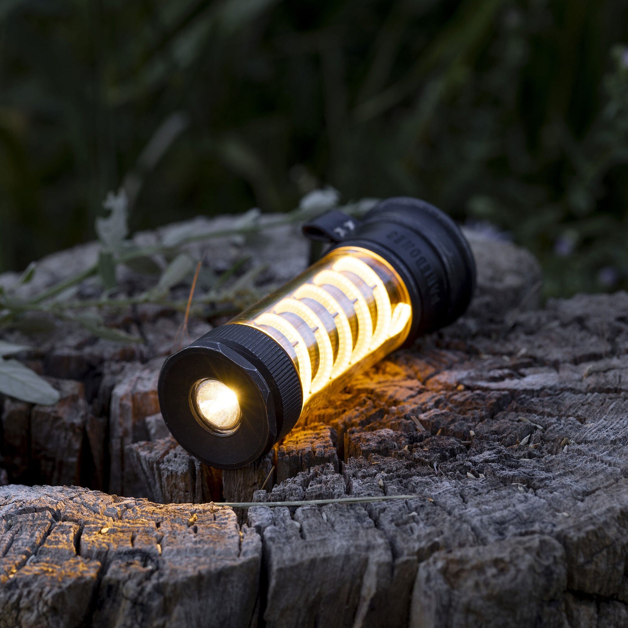 Multifunctionele LED-Lantaarn met USB-C-Oplading en 7 Lichtmodi – Compacte Campinglamp en Zaklamp in Één – Oplaadbaar – Met Draagkoord – Ideaal voor Outdoor, Kamperen en Noodgevallen | Sansoti