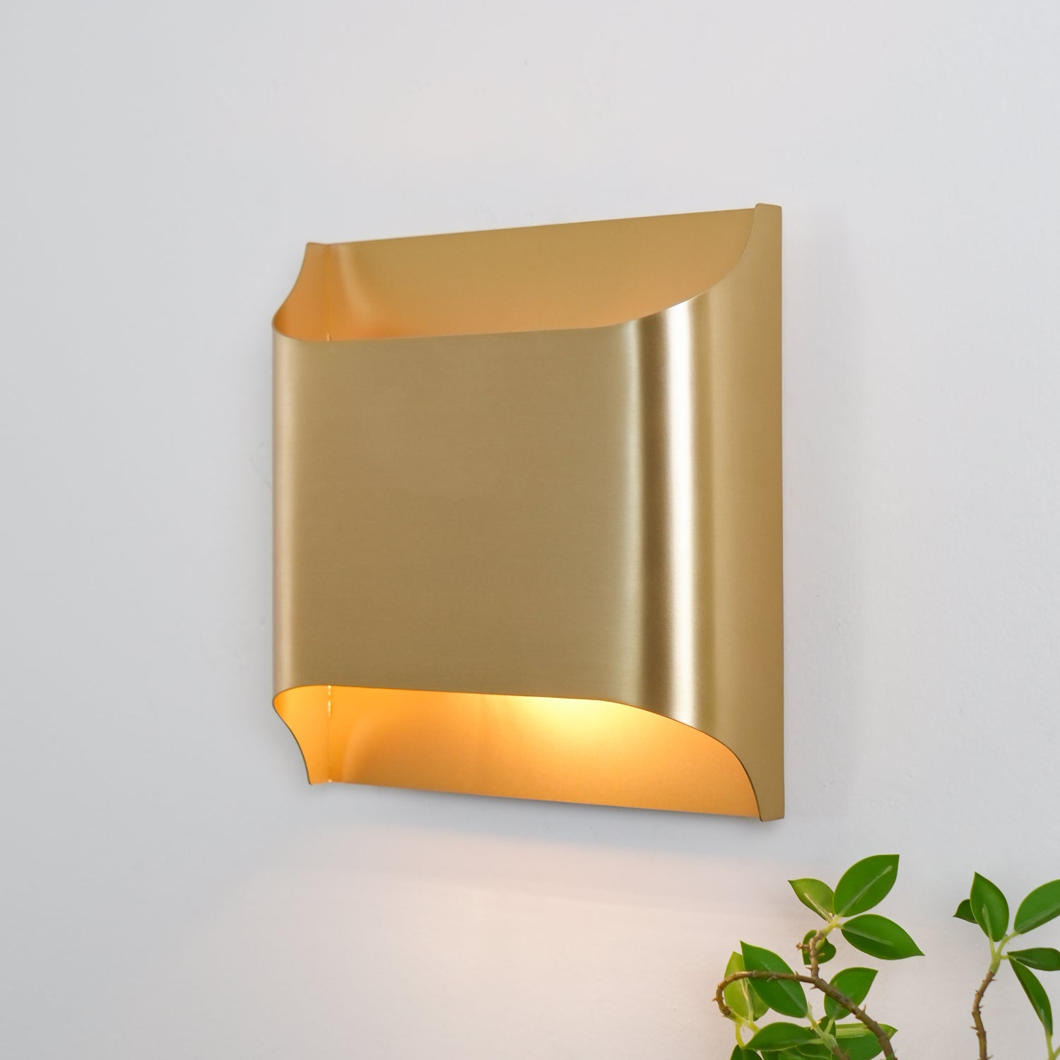 Messing Wandlamp Bolvorm met E14/G9 Fitting – Handgemaakte Retro Wandverlichting met Olielak Afwerking | Sansoti