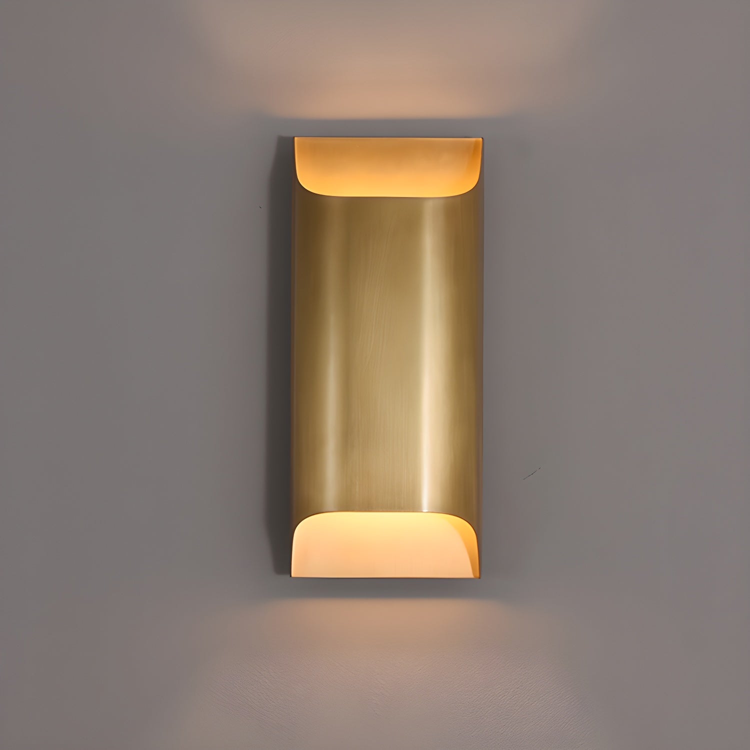 Messing Wandlamp Bolvorm met E14/G9 Fitting – Handgemaakte Retro Wandverlichting met Olielak Afwerking | Sansoti