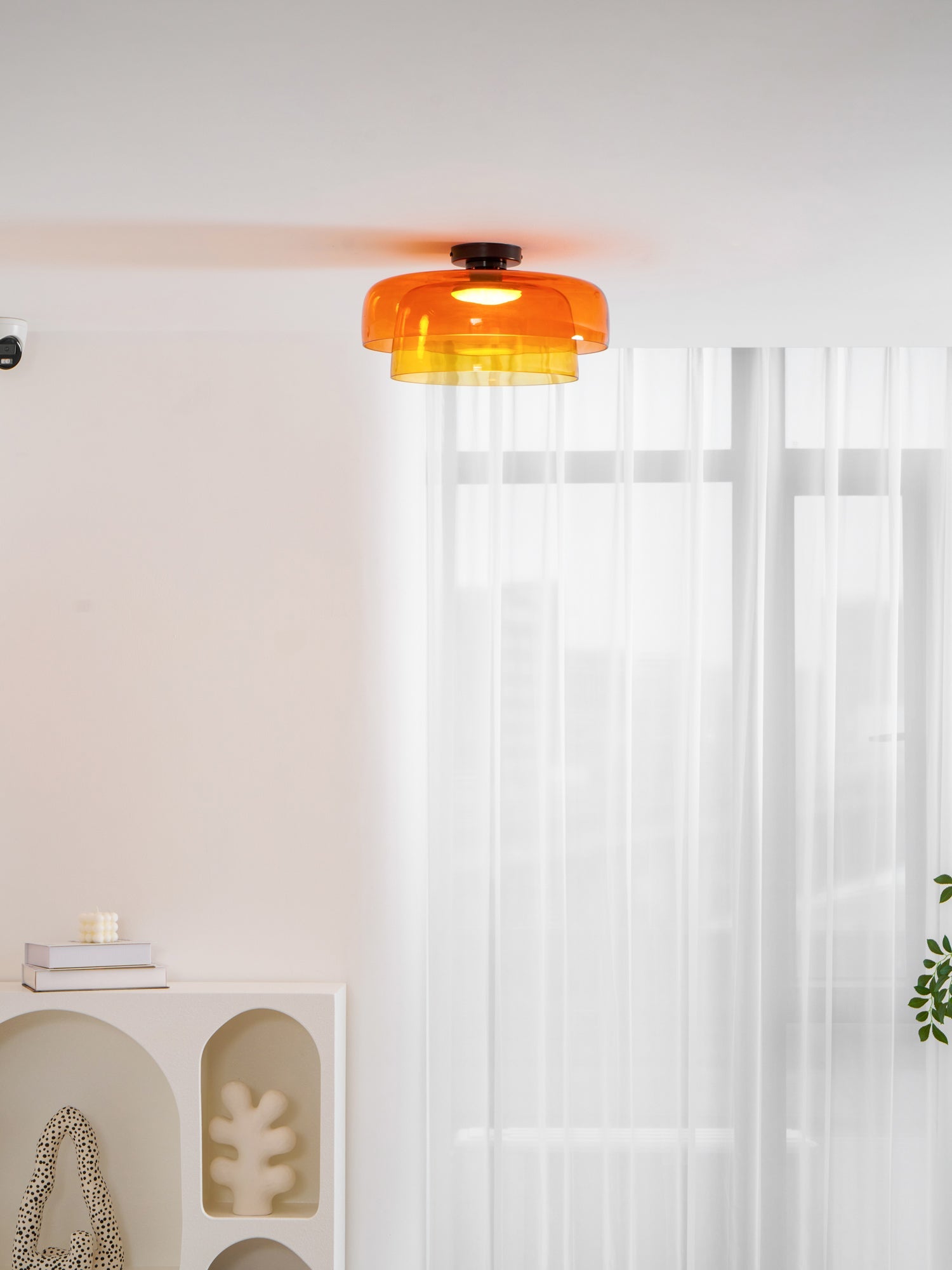 Lagen Plafondlamp met Glazen Schijven | Warm Getint Glas | Scandinavische Elegantie | Subtiel Gelaagd Licht | Moderne Plafondverlichting | Dimbare Versie Beschikbaar | Design Plafondlamp | Meerlaags Glasdesign | Natuurlijk Lichtgevoel | Sansoti