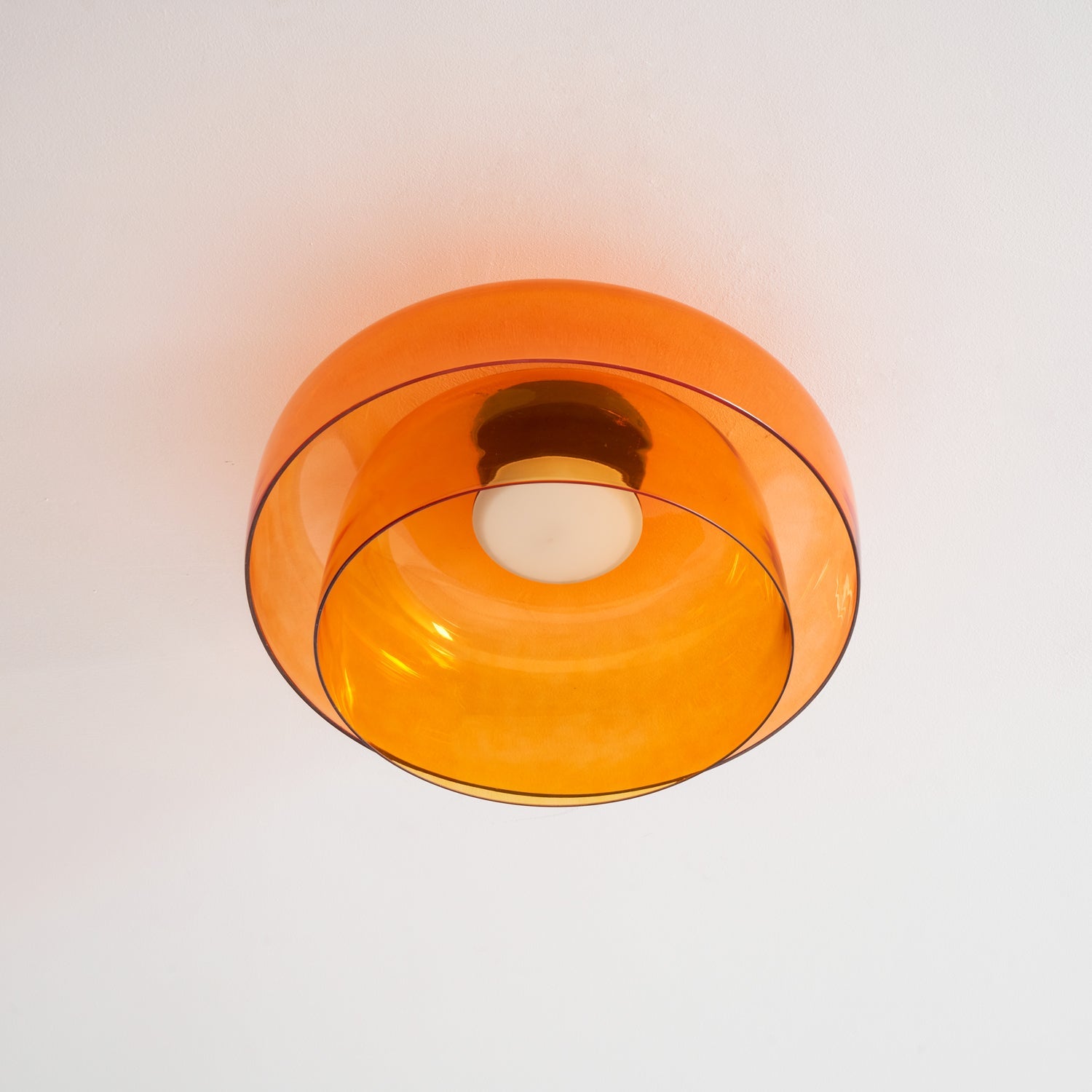Lagen Plafondlamp met Glazen Schijven | Warm Getint Glas | Scandinavische Elegantie | Subtiel Gelaagd Licht | Moderne Plafondverlichting | Dimbare Versie Beschikbaar | Design Plafondlamp | Meerlaags Glasdesign | Natuurlijk Lichtgevoel | Sansoti