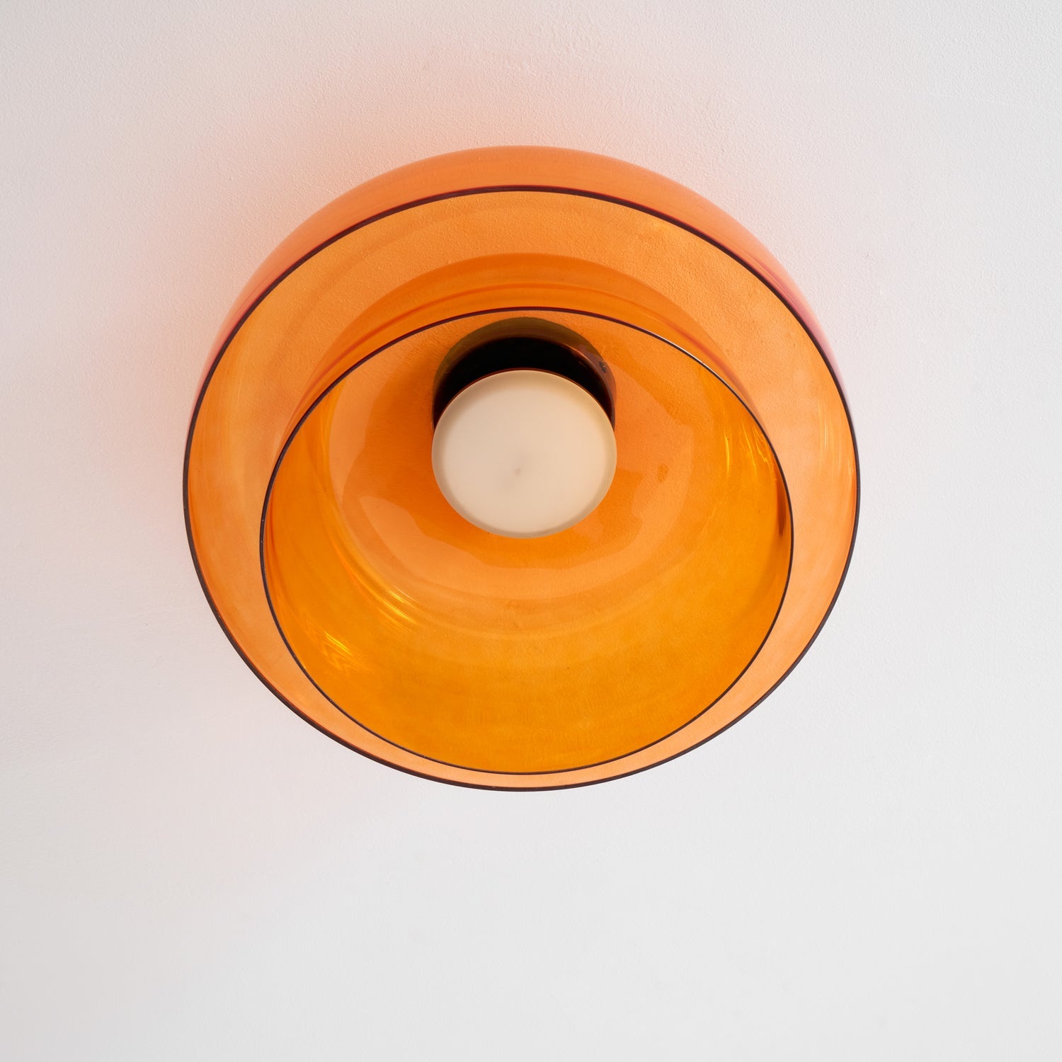 Lagen Plafondlamp met Glazen Schijven | Warm Getint Glas | Scandinavische Elegantie | Subtiel Gelaagd Licht | Moderne Plafondverlichting | Dimbare Versie Beschikbaar | Design Plafondlamp | Meerlaags Glasdesign | Natuurlijk Lichtgevoel | Sansoti