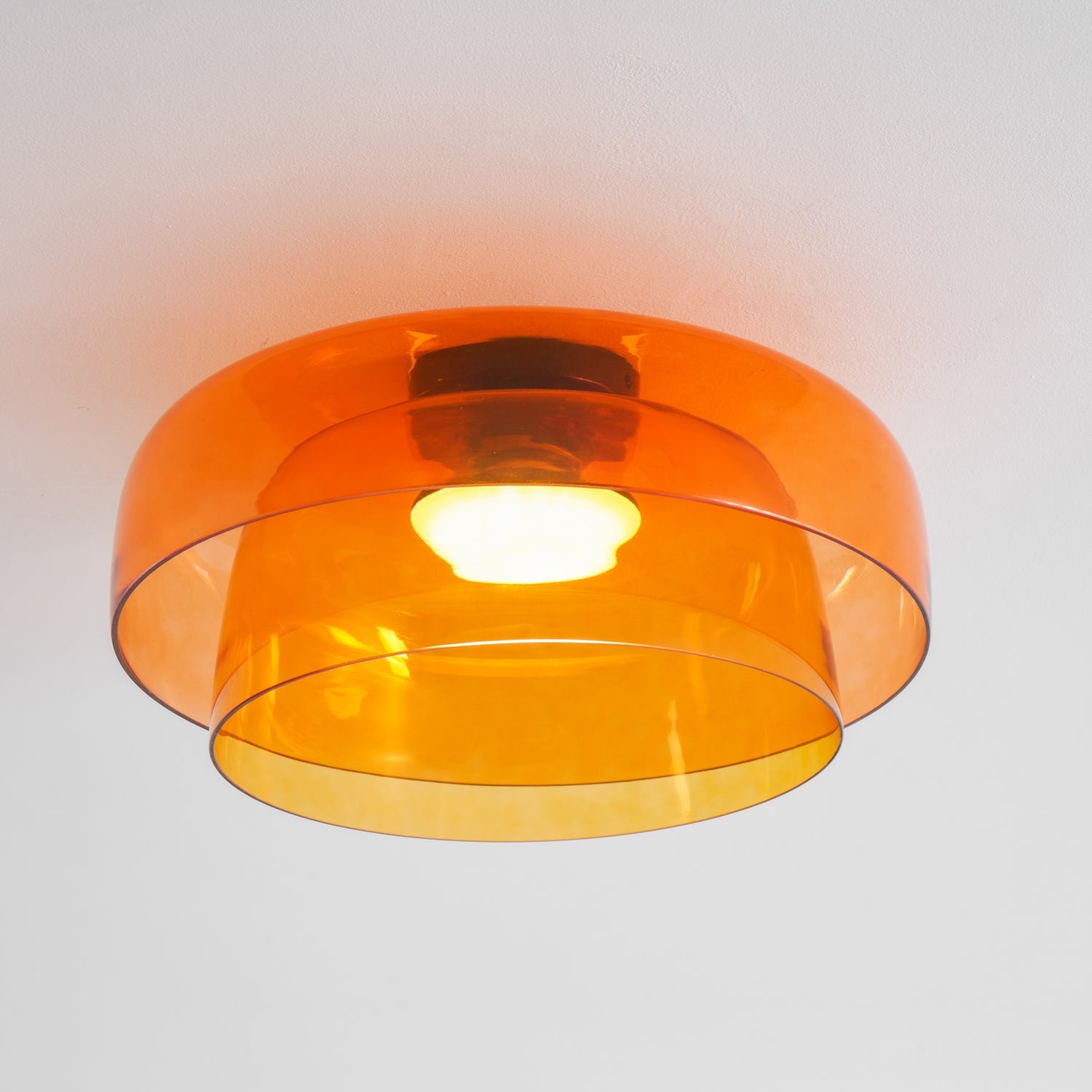 Lagen Plafondlamp met Glazen Schijven | Warm Getint Glas | Scandinavische Elegantie | Subtiel Gelaagd Licht | Moderne Plafondverlichting | Dimbare Versie Beschikbaar | Design Plafondlamp | Meerlaags Glasdesign | Natuurlijk Lichtgevoel | Sansoti