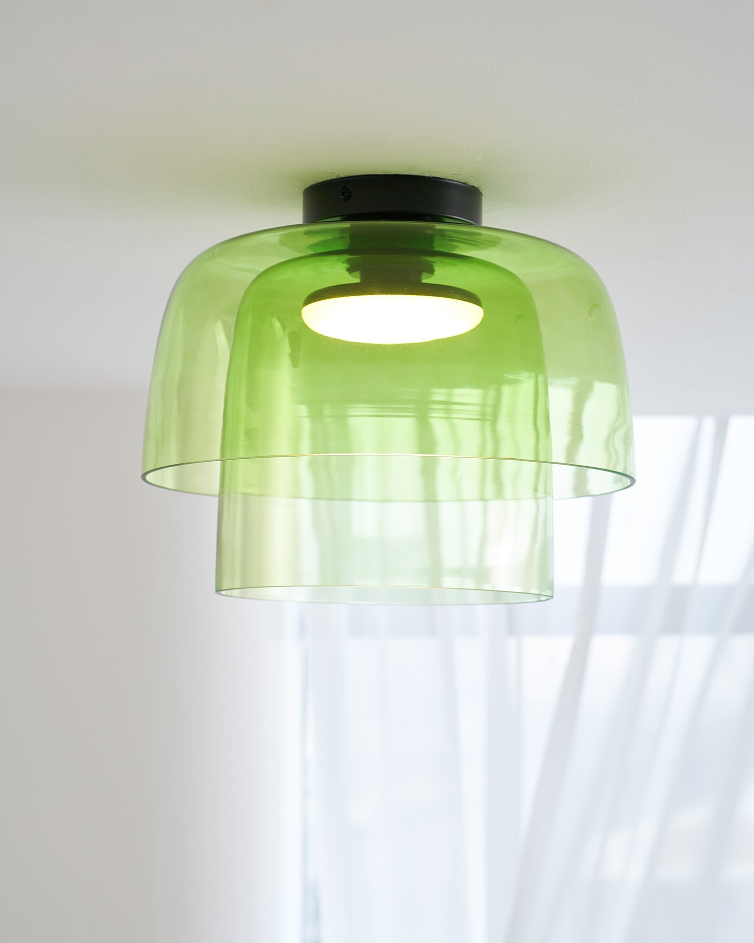 Lagen Plafondlamp met Glazen Schijven | Warm Getint Glas | Scandinavische Elegantie | Subtiel Gelaagd Licht | Moderne Plafondverlichting | Dimbare Versie Beschikbaar | Design Plafondlamp | Meerlaags Glasdesign | Natuurlijk Lichtgevoel | Sansoti