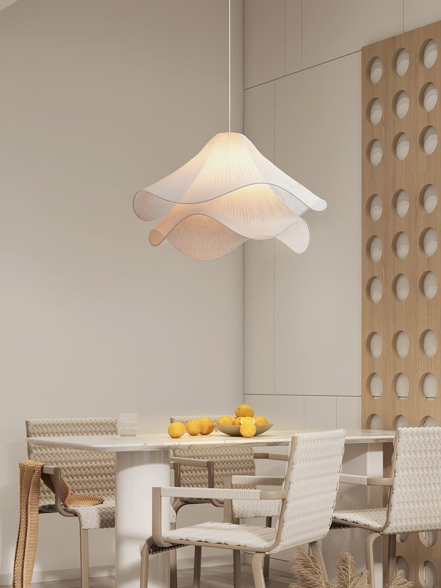 Hanglamp Gelaagde Plissé Kap — Bloembladachtig Licht Gouden Fitting E26/E27 Dakschuine Montage | Sansoti