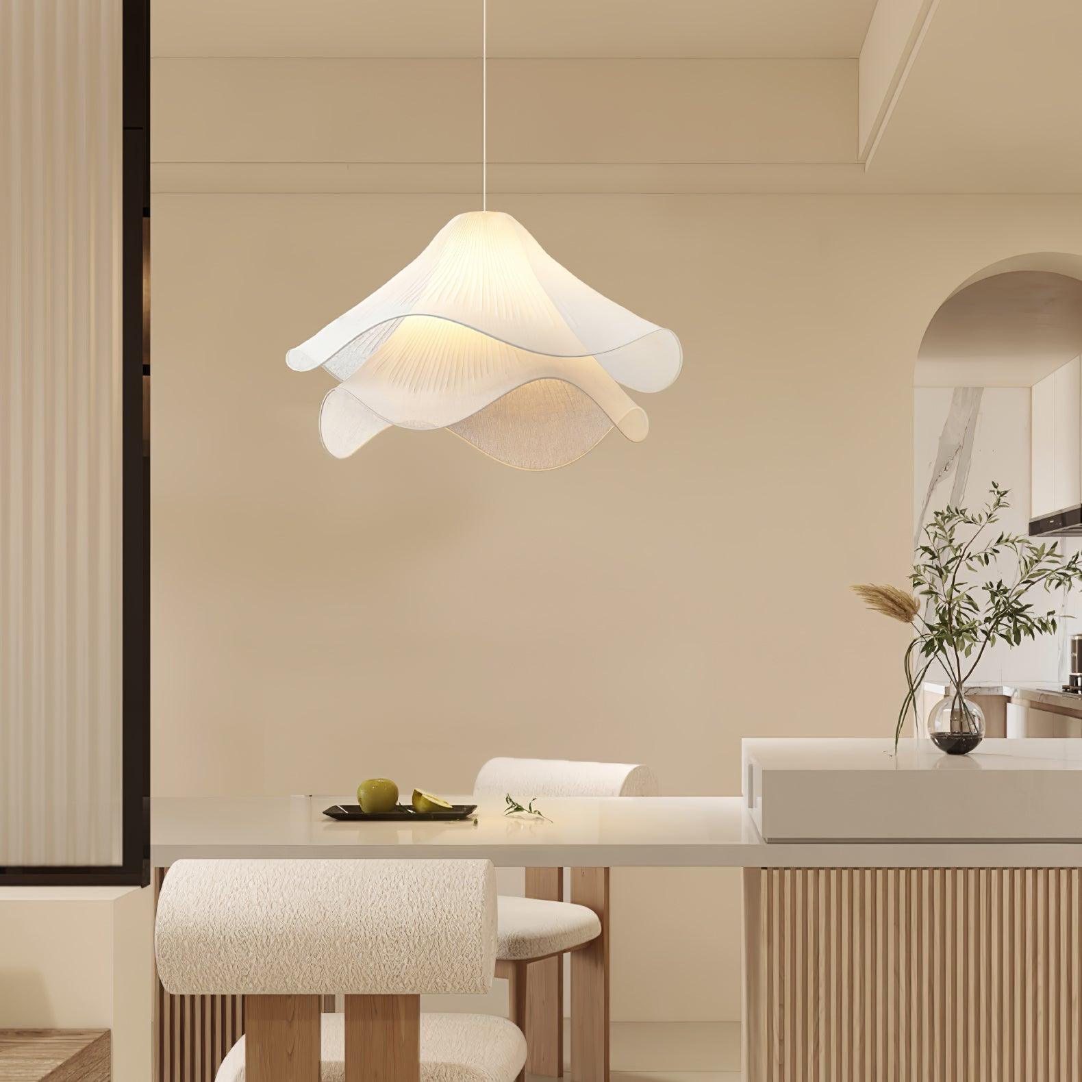 Hanglamp Gelaagde Plissé Kap — Bloembladachtig Licht Gouden Fitting E26/E27 Dakschuine Montage | Sansoti
