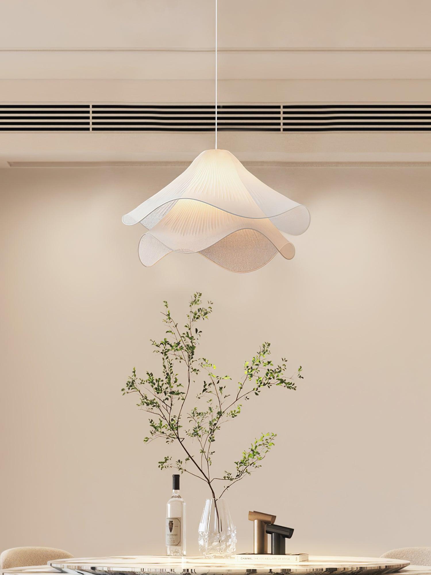 Hanglamp Gelaagde Plissé Kap — Bloembladachtig Licht Gouden Fitting E26/E27 Dakschuine Montage | Sansoti