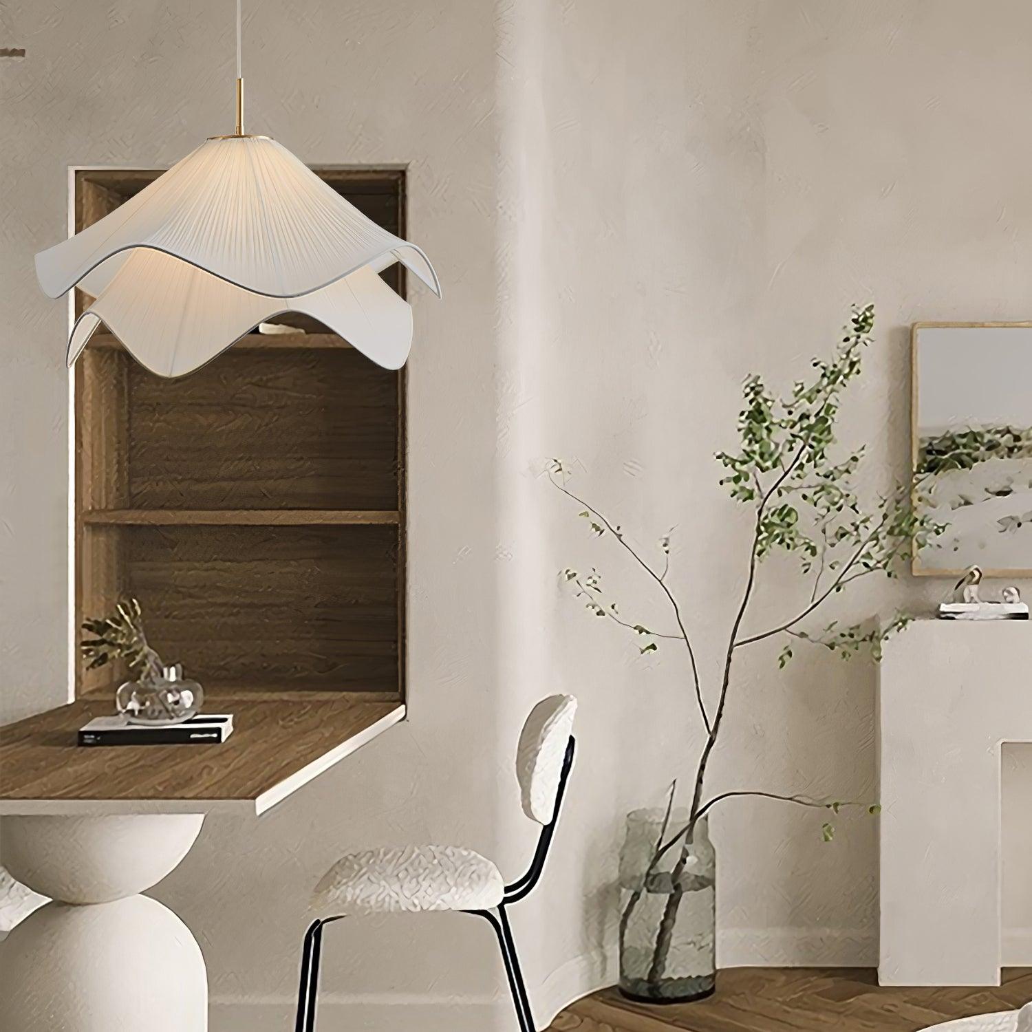 Hanglamp Gelaagde Plissé Kap — Bloembladachtig Licht Gouden Fitting E26/E27 Dakschuine Montage | Sansoti